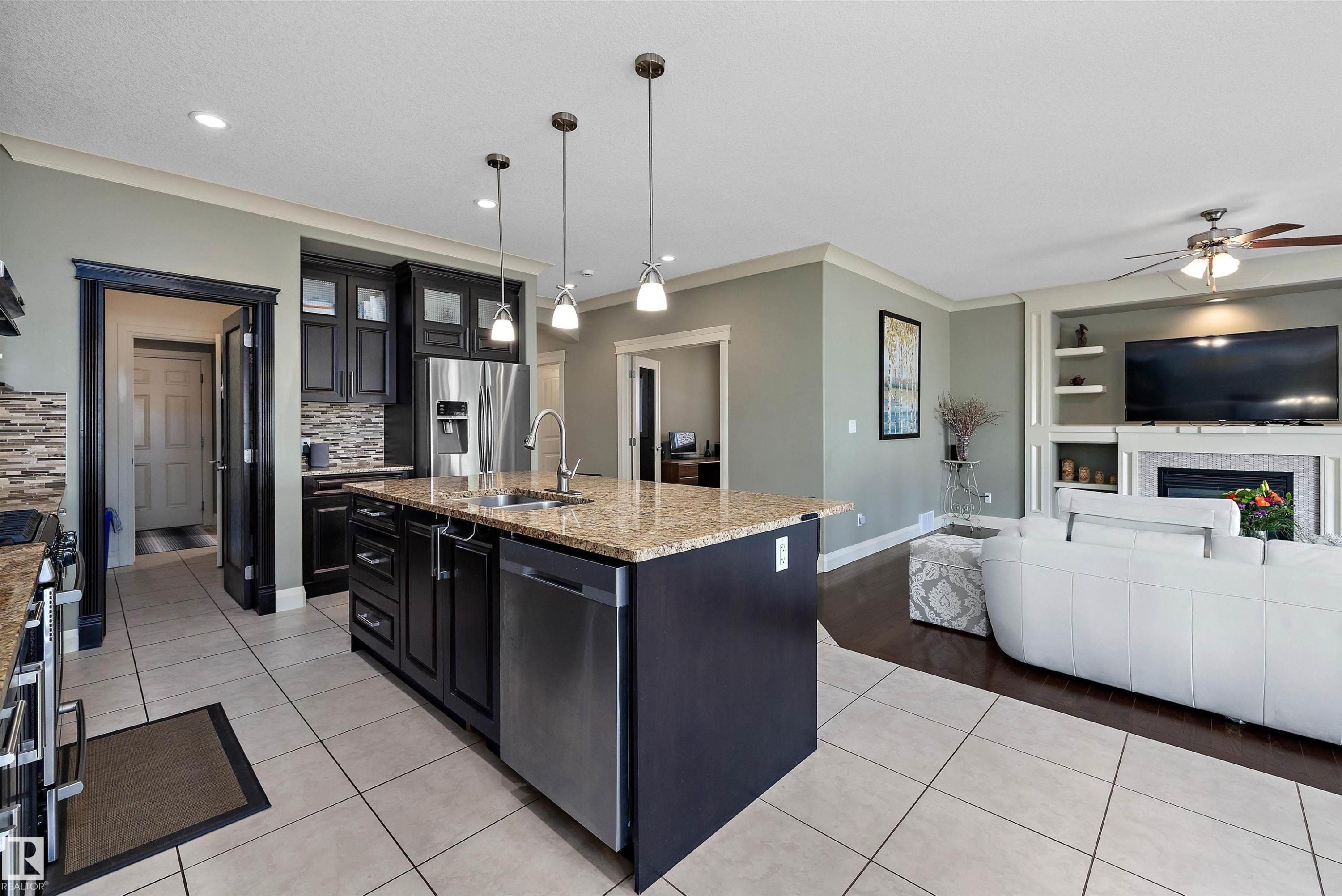 13504 163 Avenue Nw, Edmonton, AB - Indoor Photo Showing Kitchen With Fireplace With Double Sink With Upgraded Kitchen