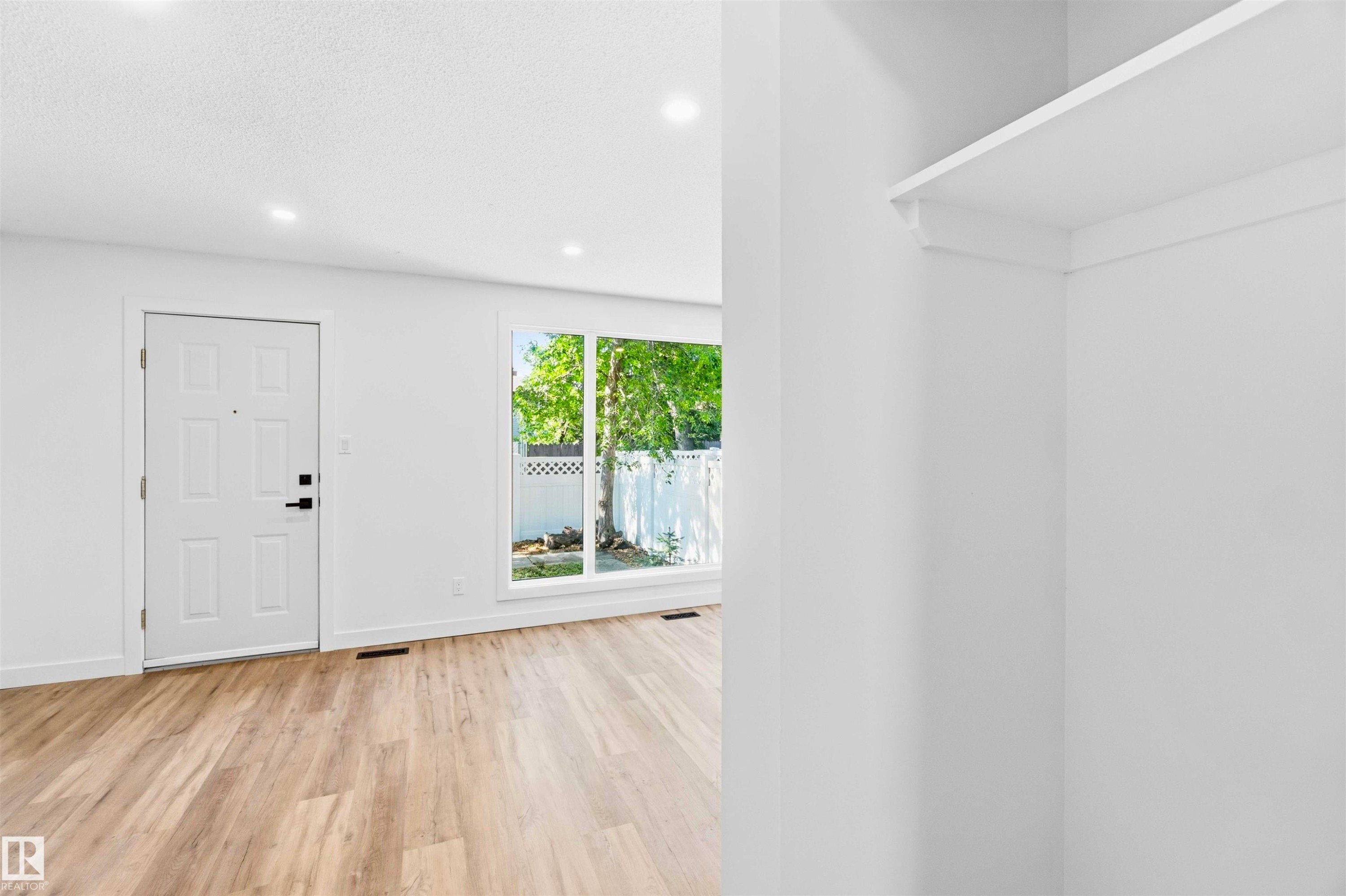 Welcome to 350 Clareview Road NW - 350 Clareview Road Nw, Edmonton, AB - Indoor Photo Showing Other Room