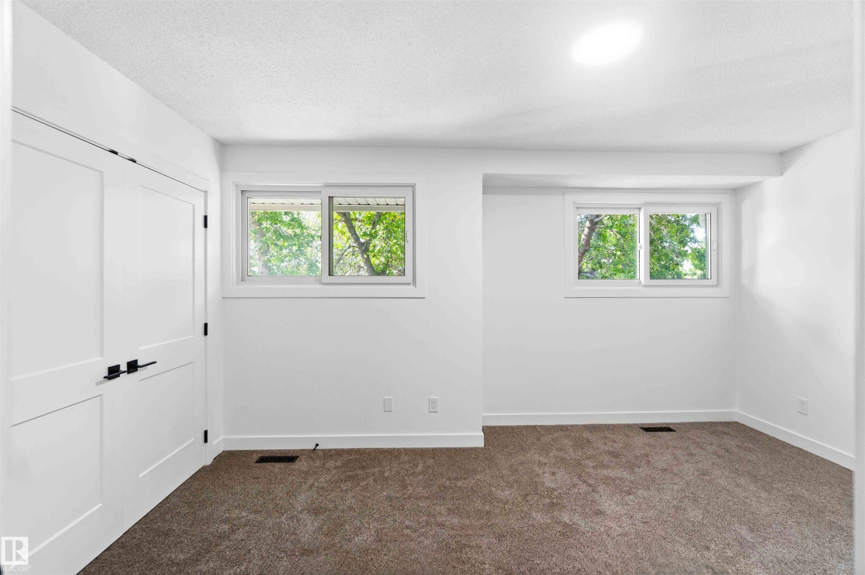 Welcome to 350 Clareview Road NW - 350 Clareview Road Nw, Edmonton, AB - Indoor Photo Showing Other Room
