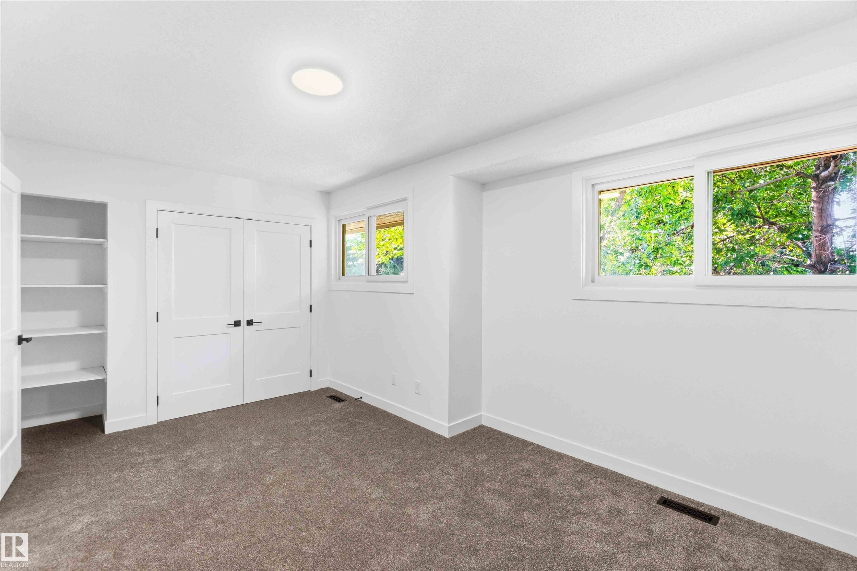 Welcome to 350 Clareview Road NW - 350 Clareview Road Nw, Edmonton, AB - Indoor Photo Showing Other Room