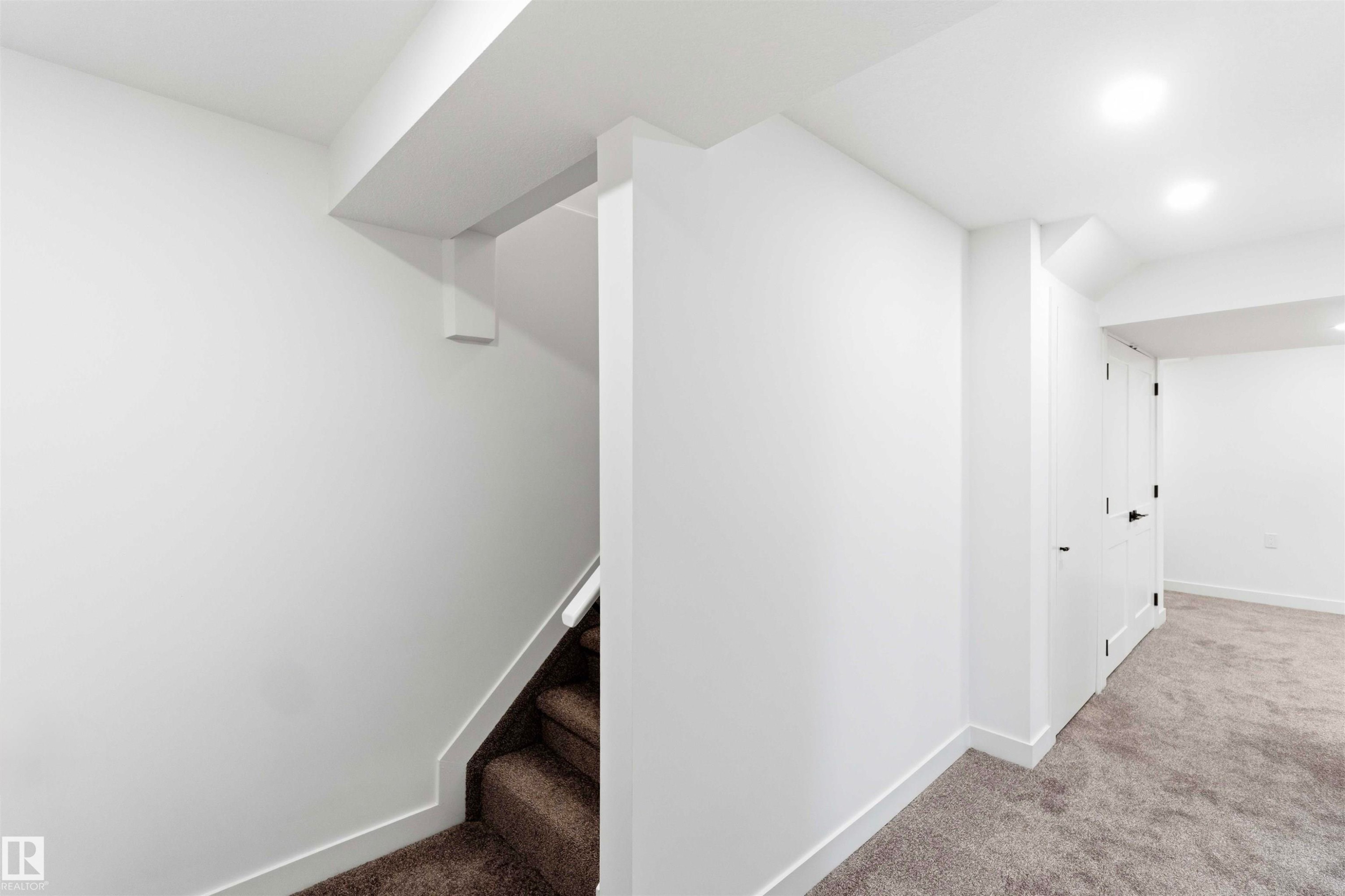 Welcome to 350 Clareview Road NW - 350 Clareview Road Nw, Edmonton, AB - Indoor Photo Showing Other Room