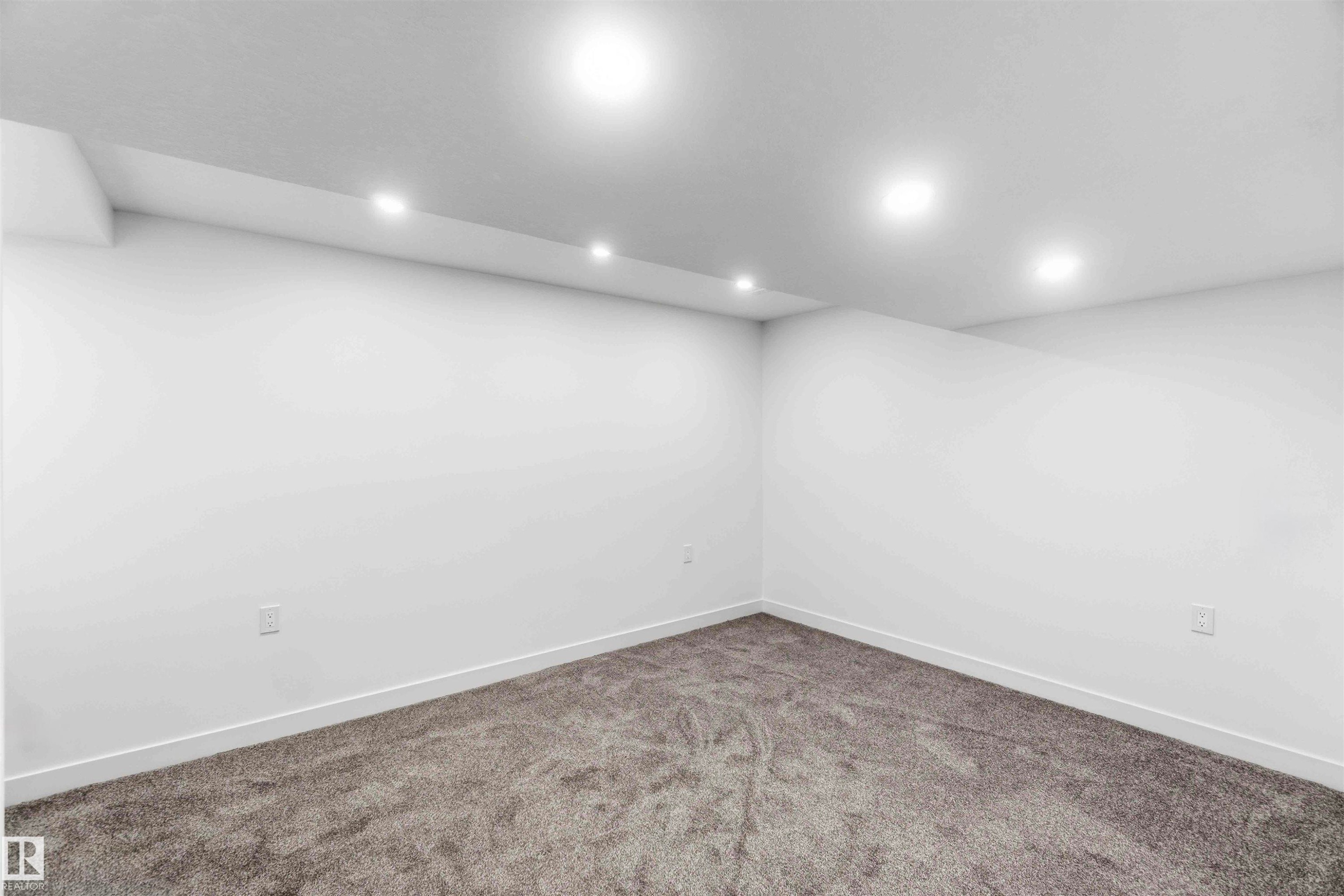 Welcome to 350 Clareview Road NW - 350 Clareview Road Nw, Edmonton, AB - Indoor Photo Showing Other Room