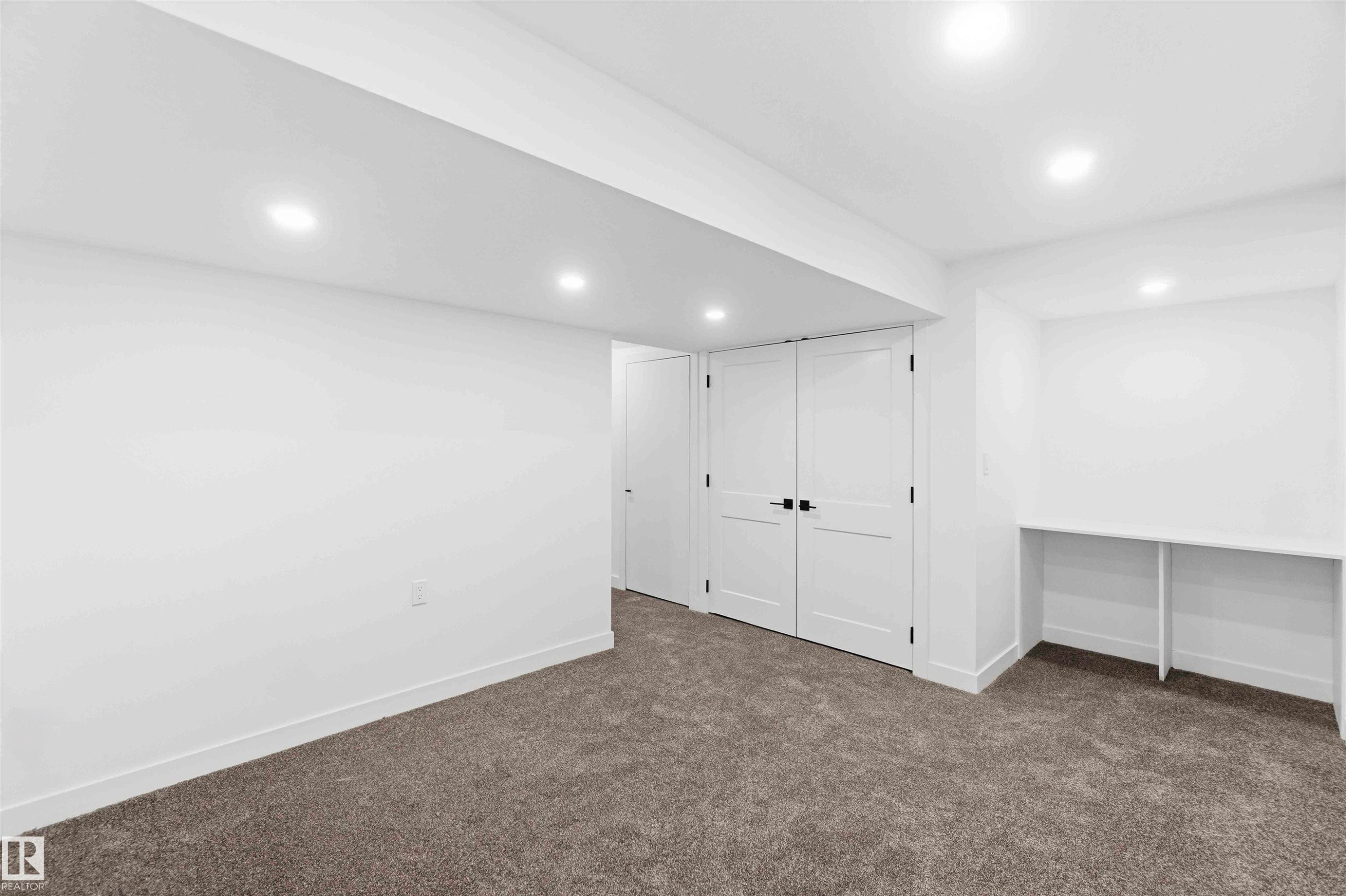 Welcome to 350 Clareview Road NW - 350 Clareview Road Nw, Edmonton, AB - Indoor Photo Showing Other Room