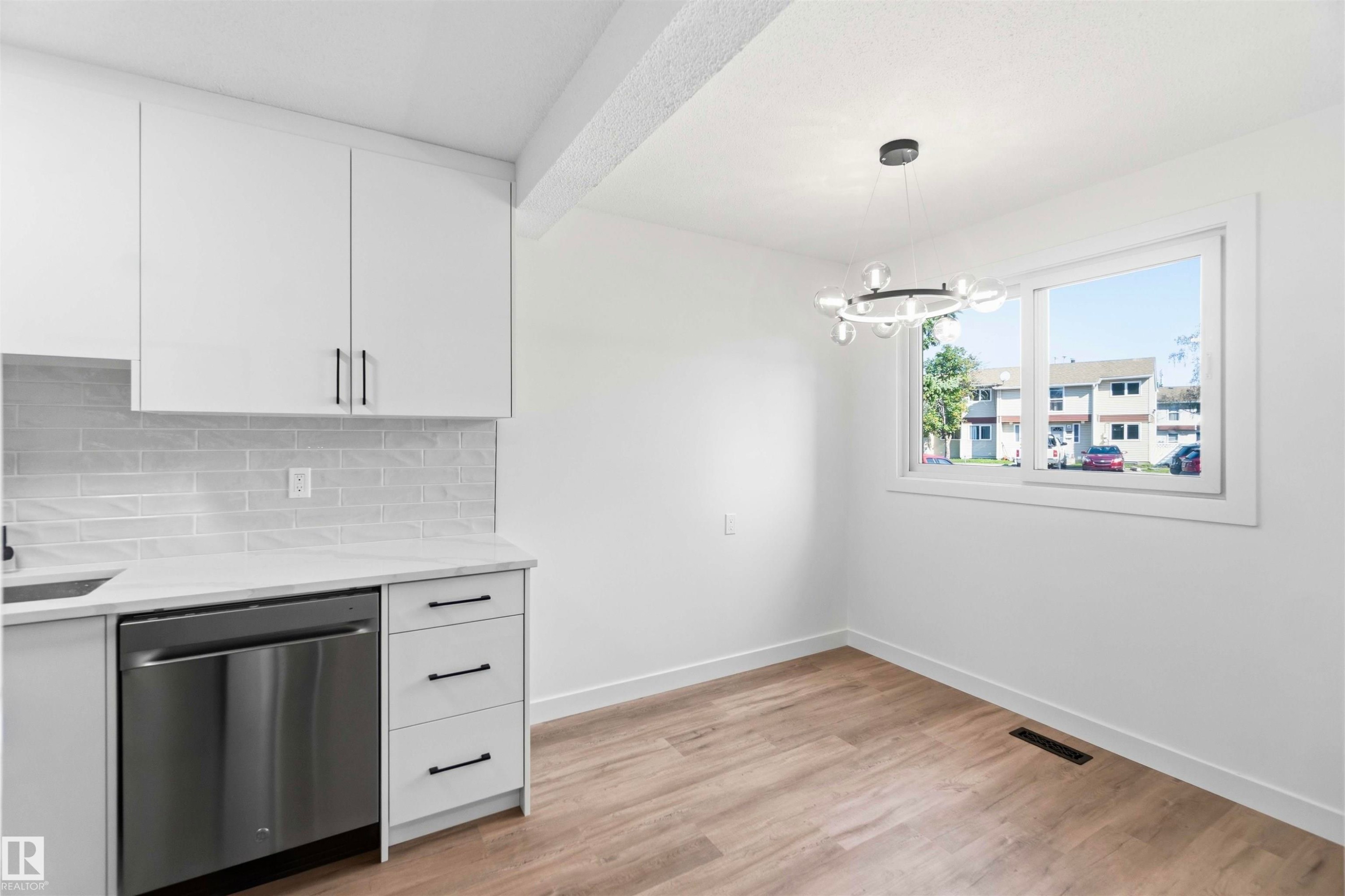 Welcome to 350 Clareview Road NW - 350 Clareview Road Nw, Edmonton, AB - Indoor Photo Showing Kitchen