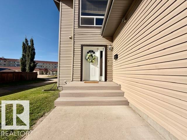 #8 4702 57 Av, Wetaskiwin, AB - Outdoor With Exterior