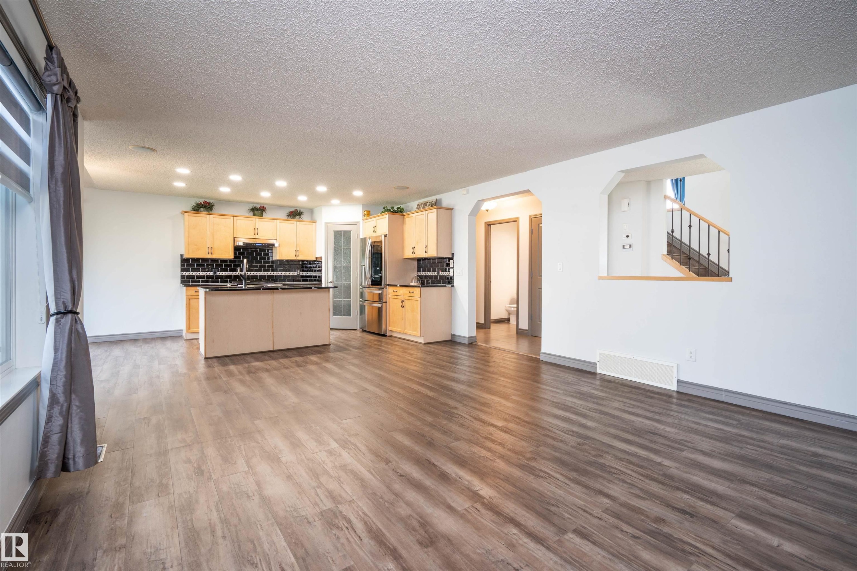 16820 57 Street Nw, Edmonton, AB - Indoor