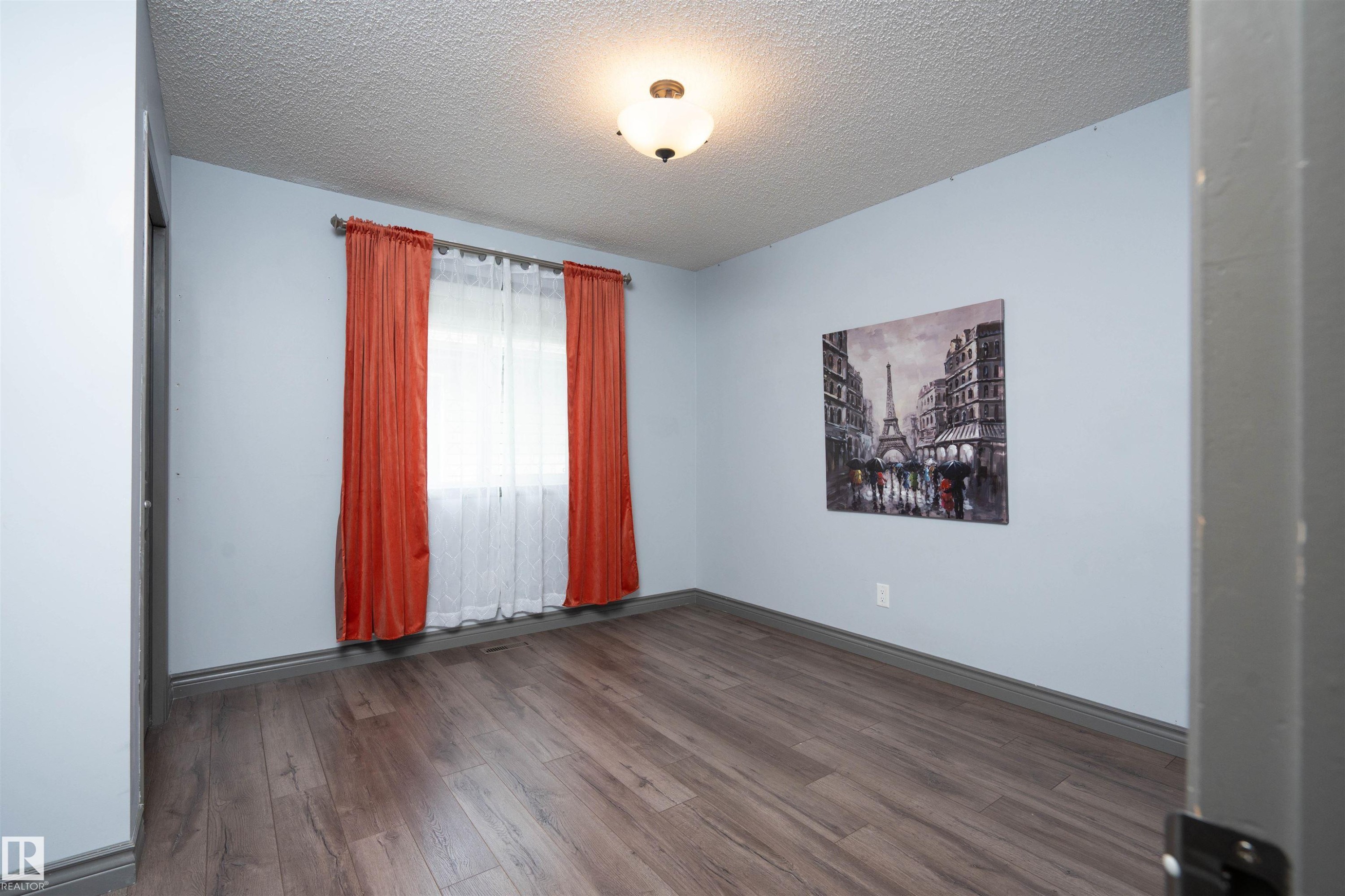 16820 57 Street Nw, Edmonton, AB - Indoor Photo Showing Other Room
