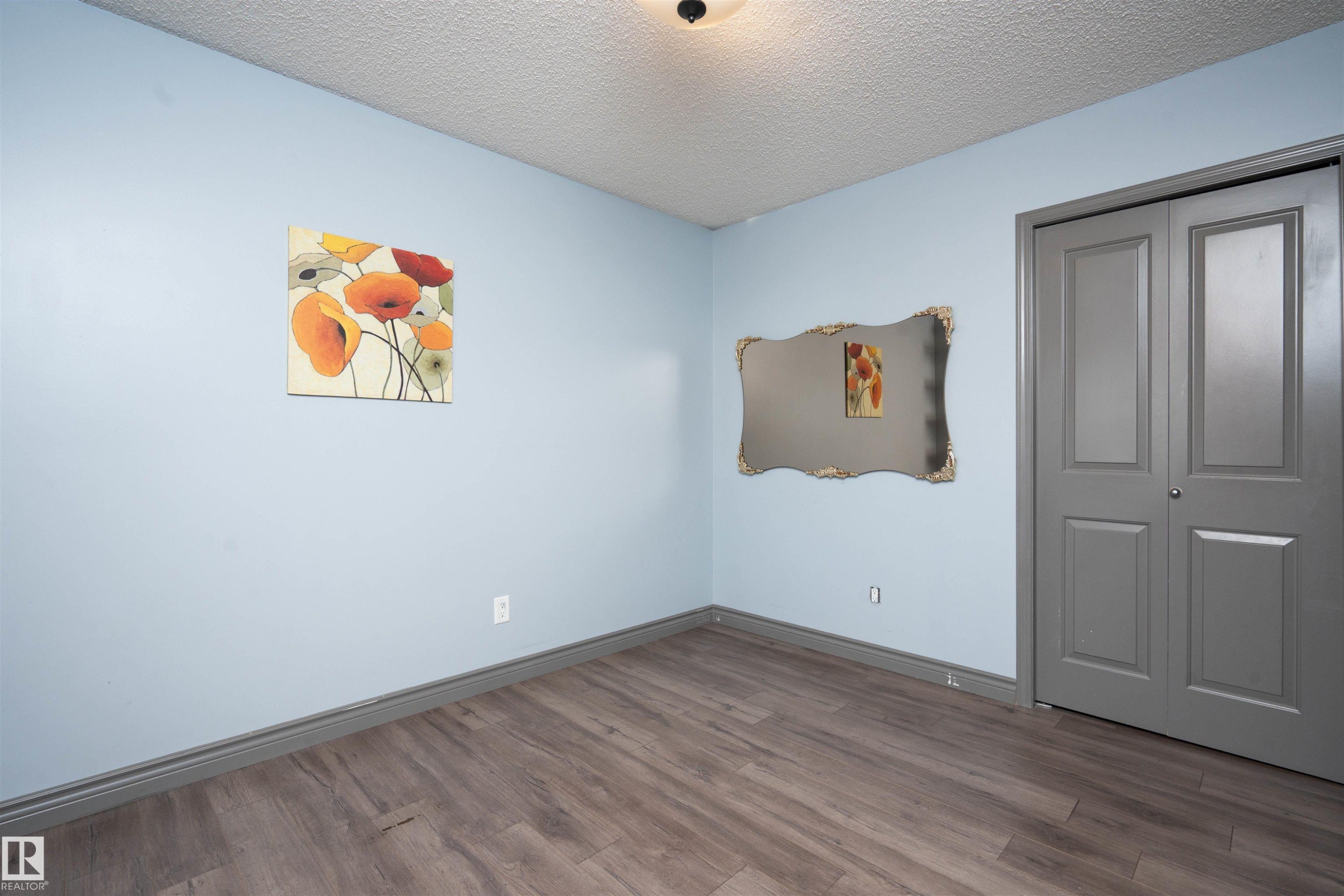 16820 57 Street Nw, Edmonton, AB - Indoor Photo Showing Other Room