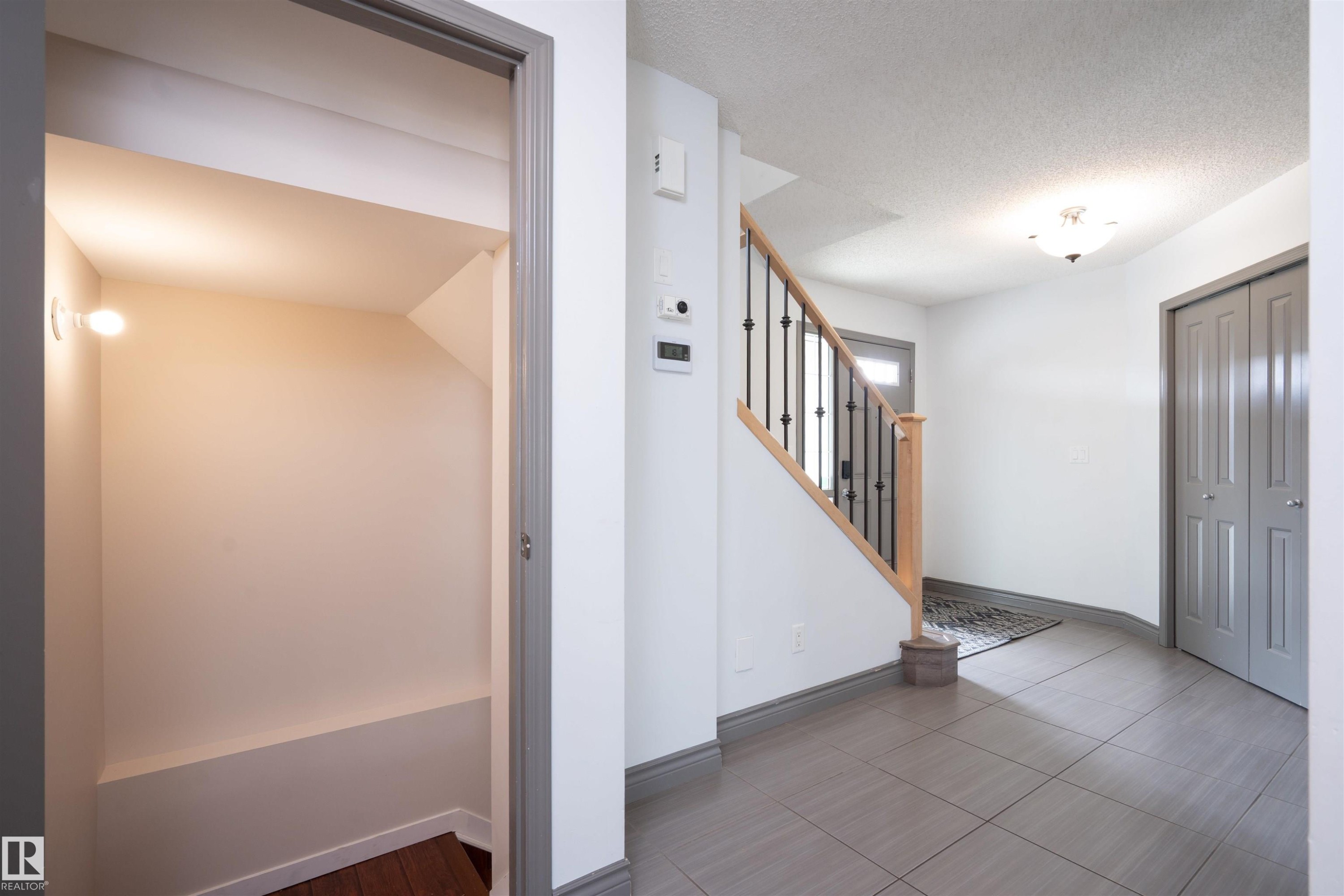 16820 57 Street Nw, Edmonton, AB - Indoor Photo Showing Other Room