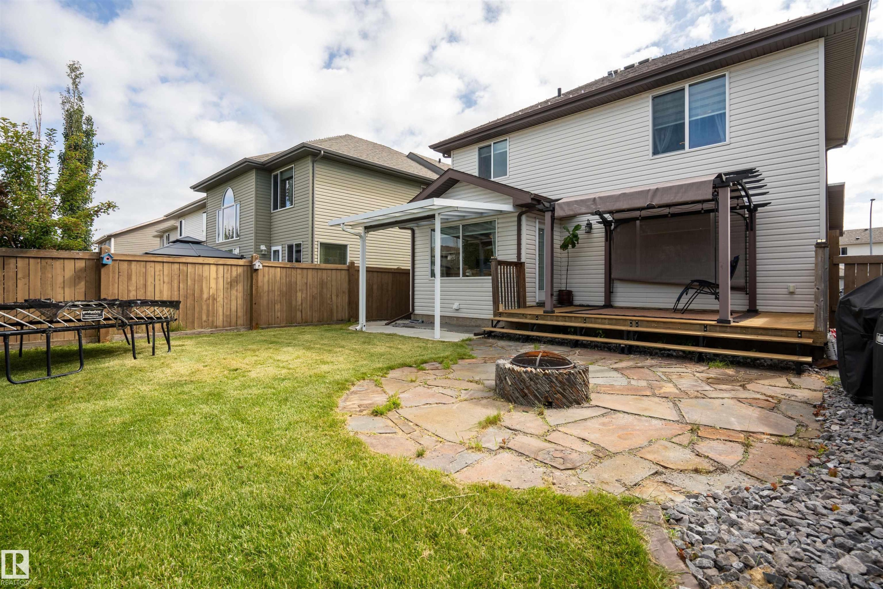 16820 57 Street Nw, Edmonton, AB - Outdoor