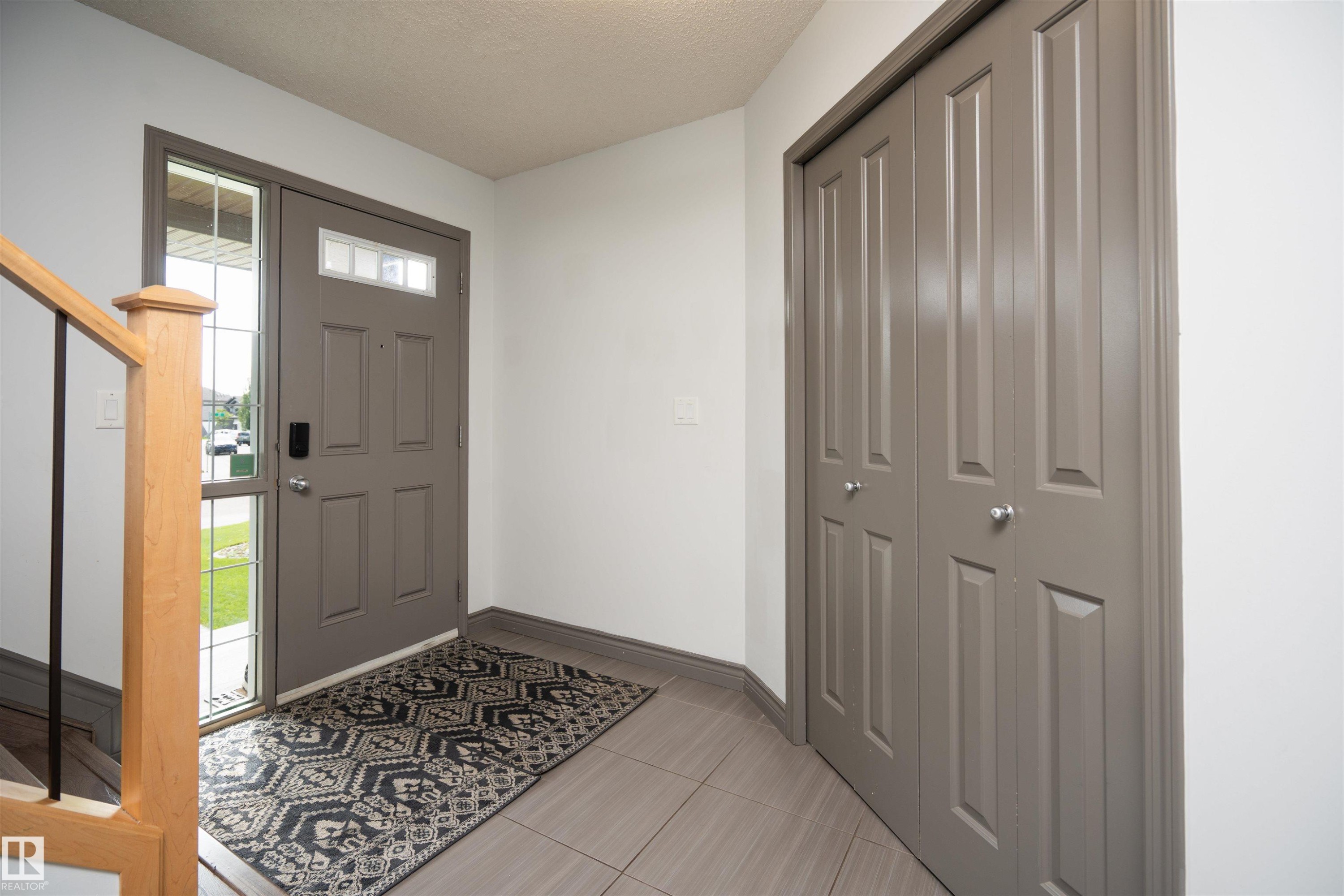 16820 57 Street Nw, Edmonton, AB - Indoor Photo Showing Other Room