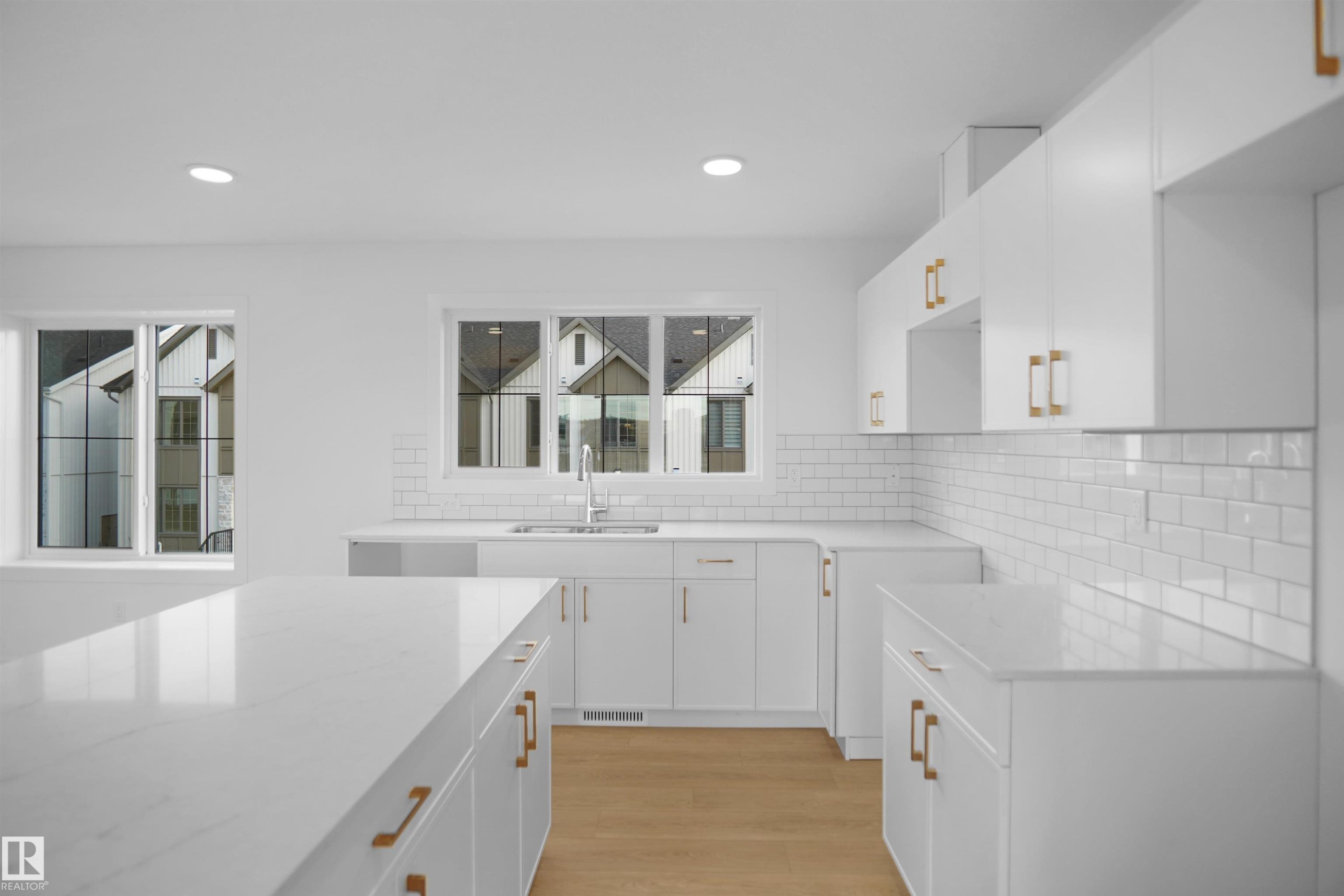 #71 17319 5 St Ne, Edmonton, AB - Indoor Photo Showing Kitchen