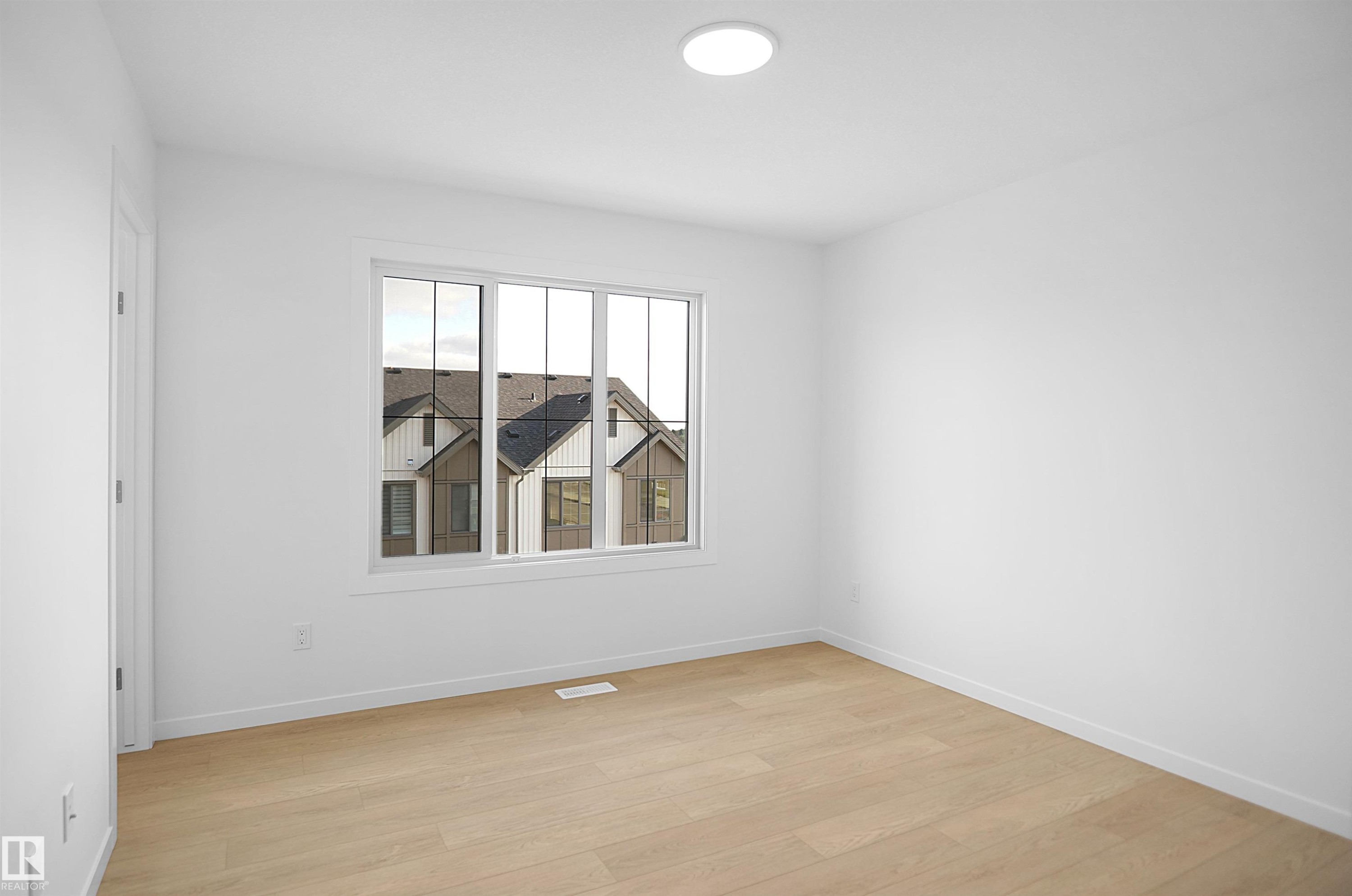 #71 17319 5 St Ne, Edmonton, AB - Indoor Photo Showing Other Room