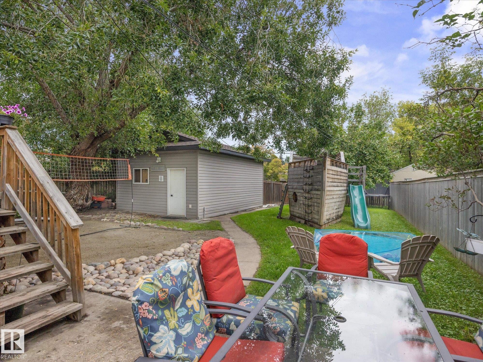 11949 St Albert Trail Nw, Edmonton, AB - Outdoor
