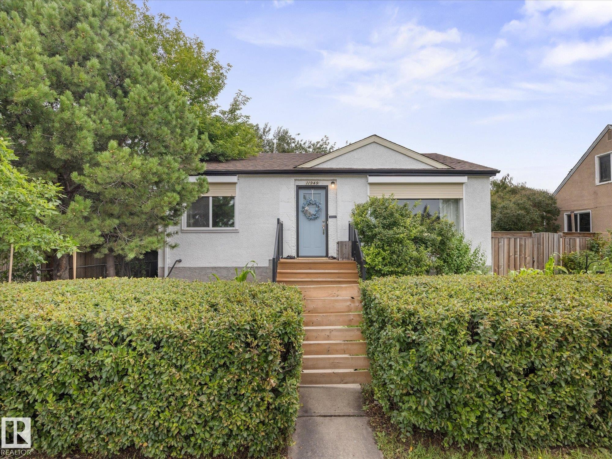 11949 St Albert Trail Nw, Edmonton, AB - Outdoor