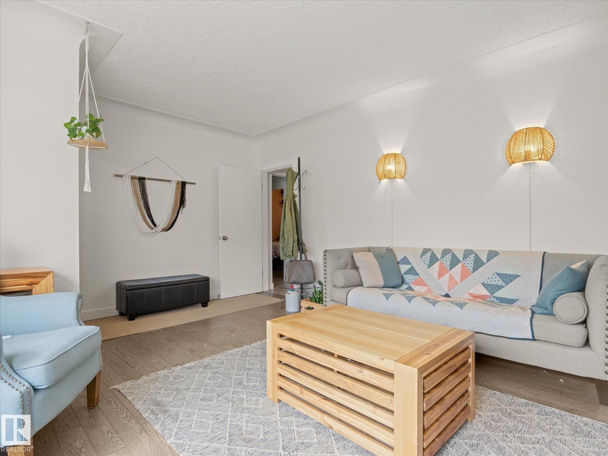 11949 St Albert Trail Nw, Edmonton, AB - Indoor Photo Showing Living Room