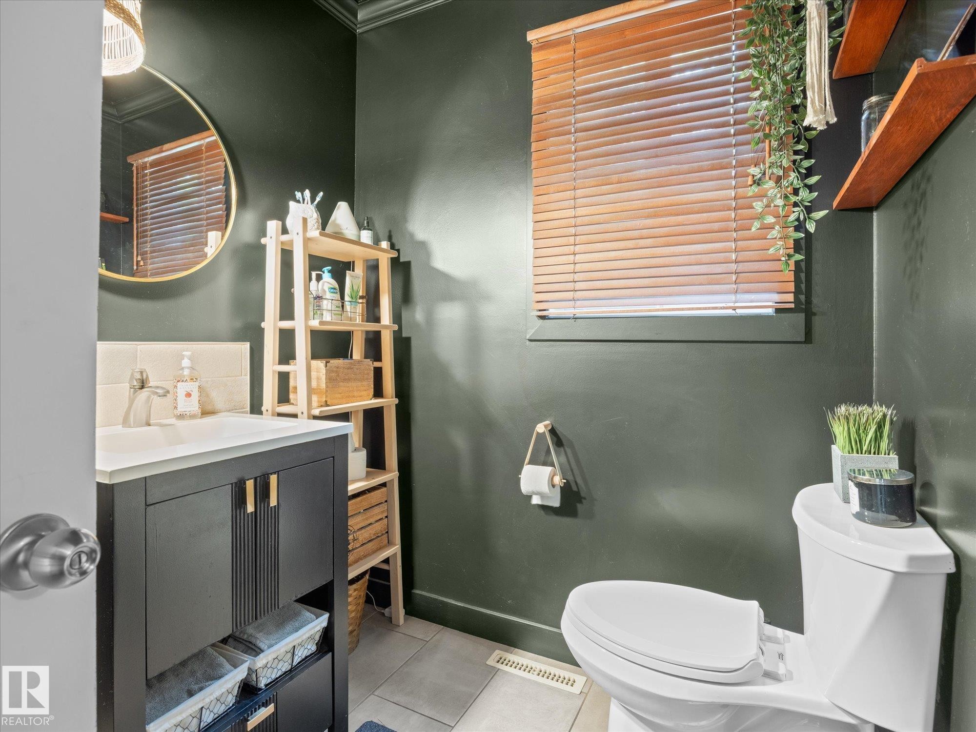 11949 St Albert Trail Nw, Edmonton, AB - Indoor Photo Showing Bathroom