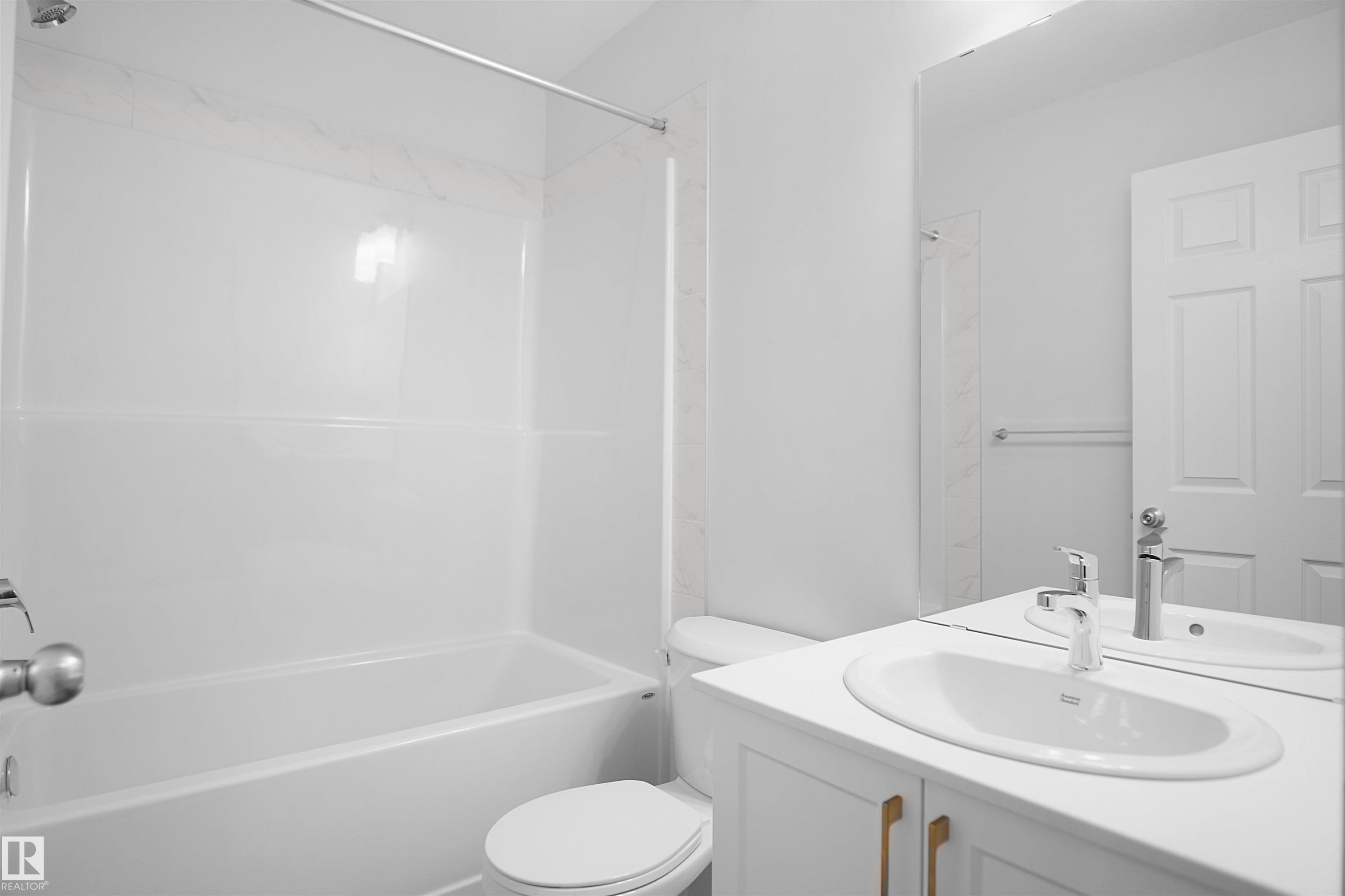 19455 22 Avenue Nw, Edmonton, AB - Indoor Photo Showing Bathroom