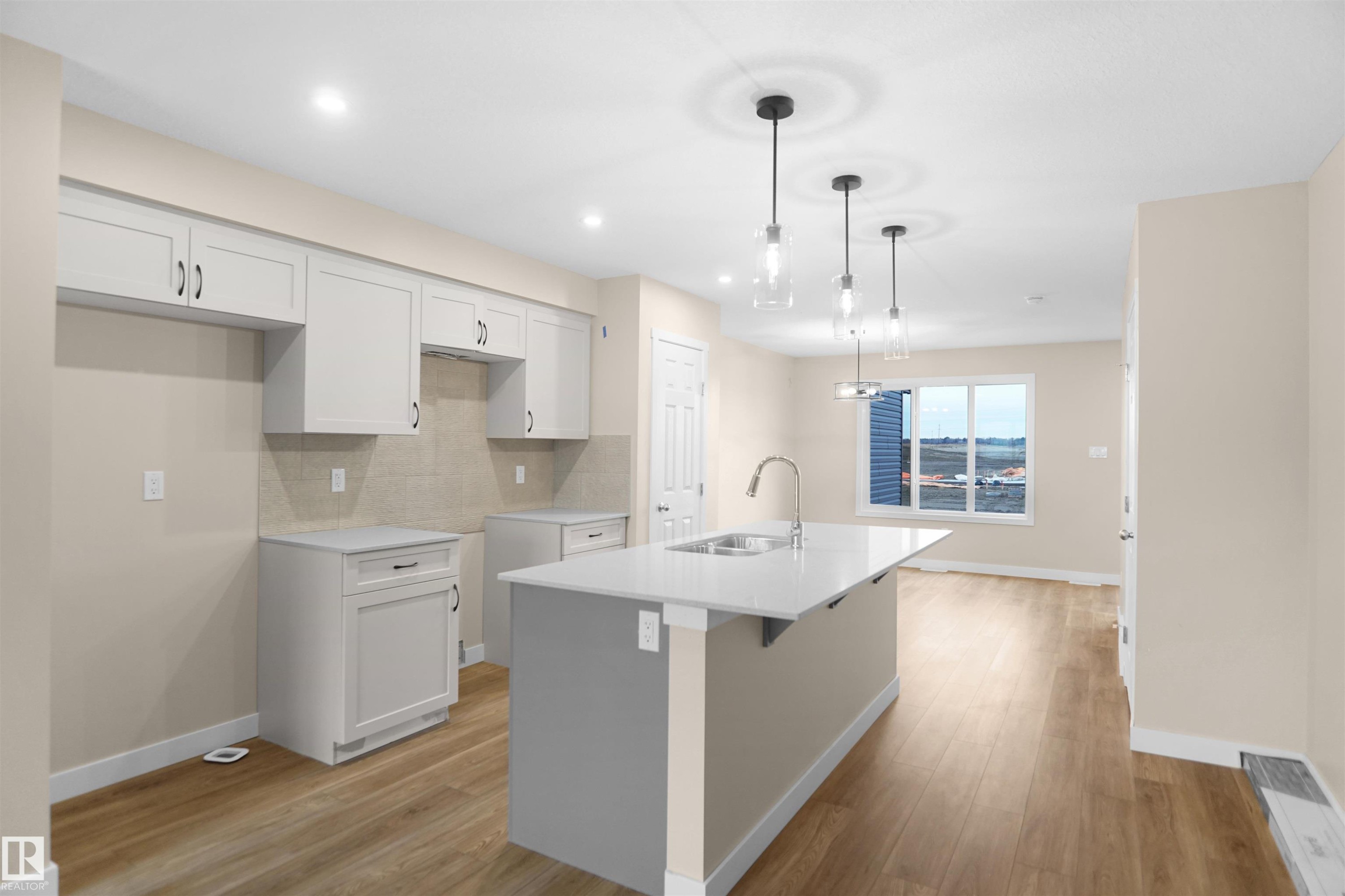 508 176 Avenue Ne, Edmonton, AB - Indoor Photo Showing Kitchen With Upgraded Kitchen