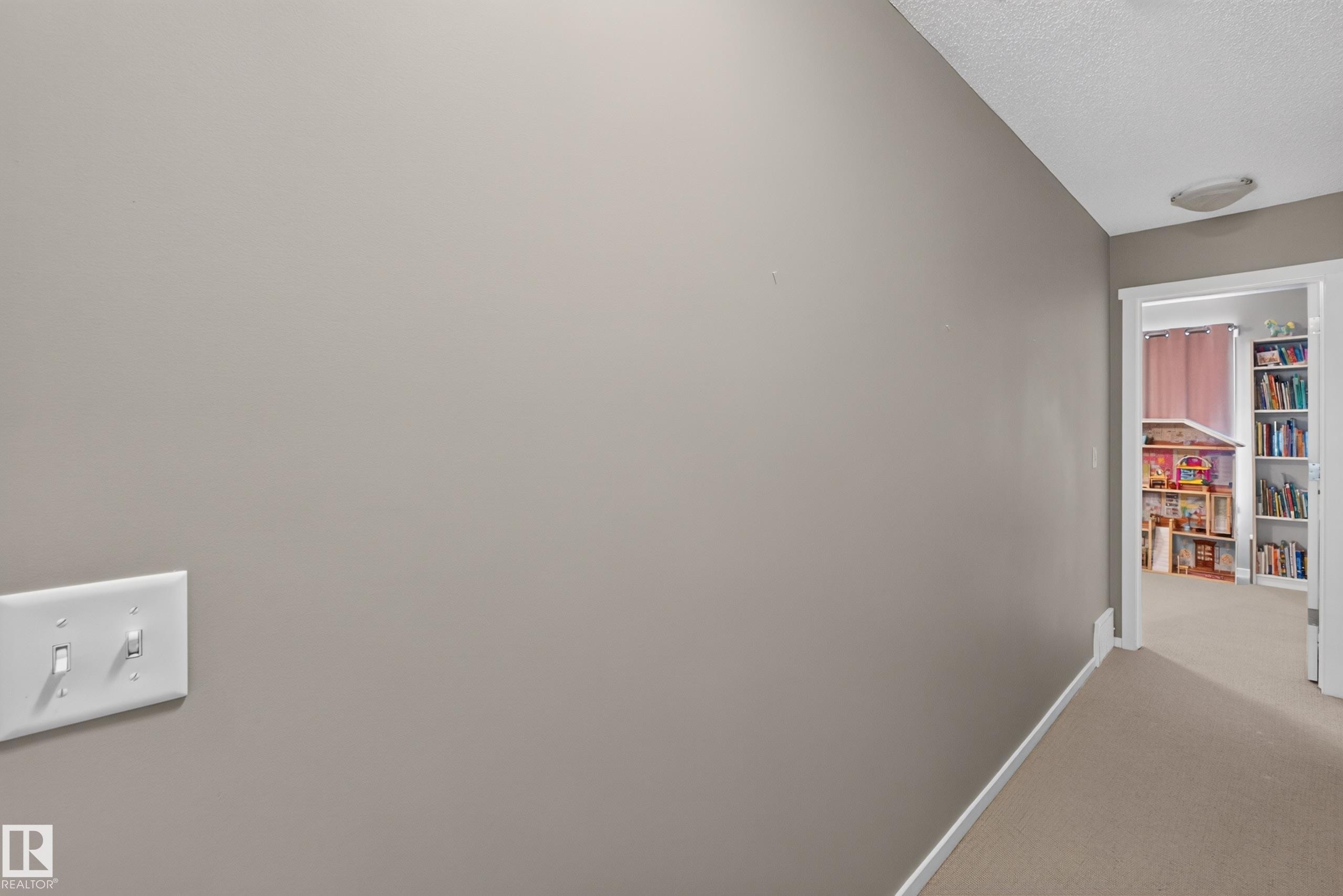 Image quality insufficient for description - #53 603 Watt Bv Sw, Edmonton, AB - Indoor Photo Showing Other Room
