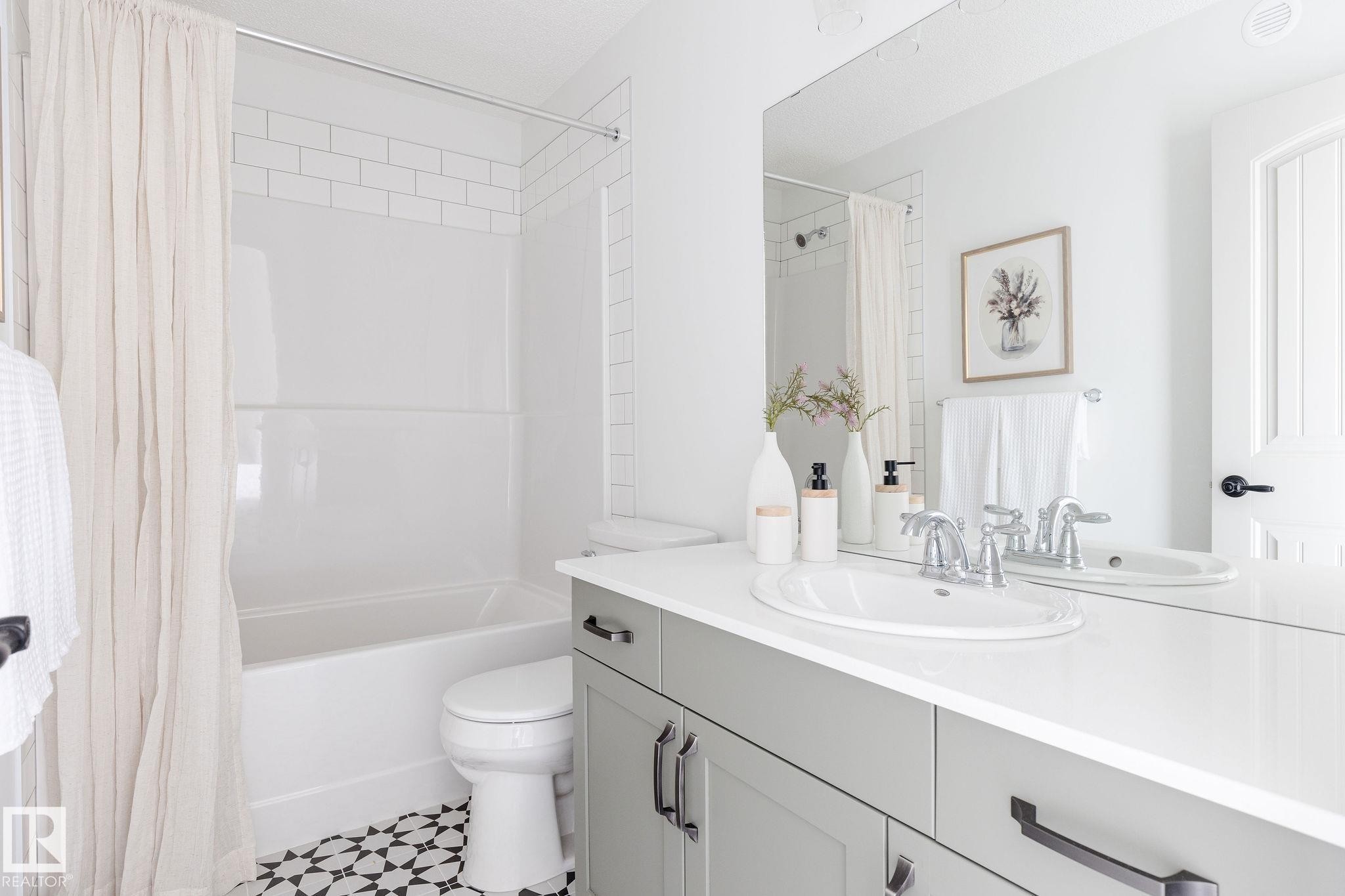 21204 25 Avenue Nw, Edmonton, AB - Indoor Photo Showing Bathroom