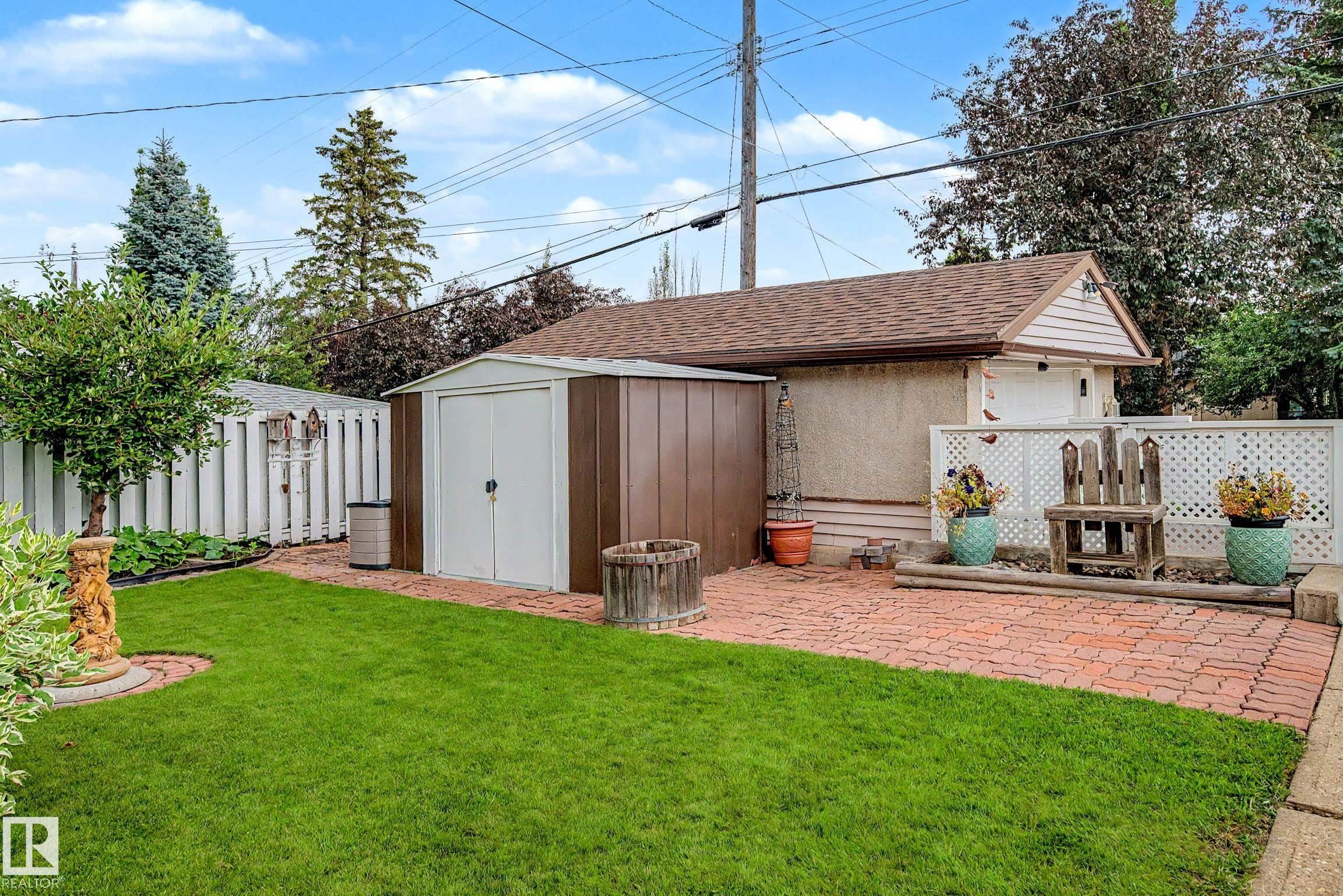 10715 50 Street Nw, Edmonton, AB - Outdoor