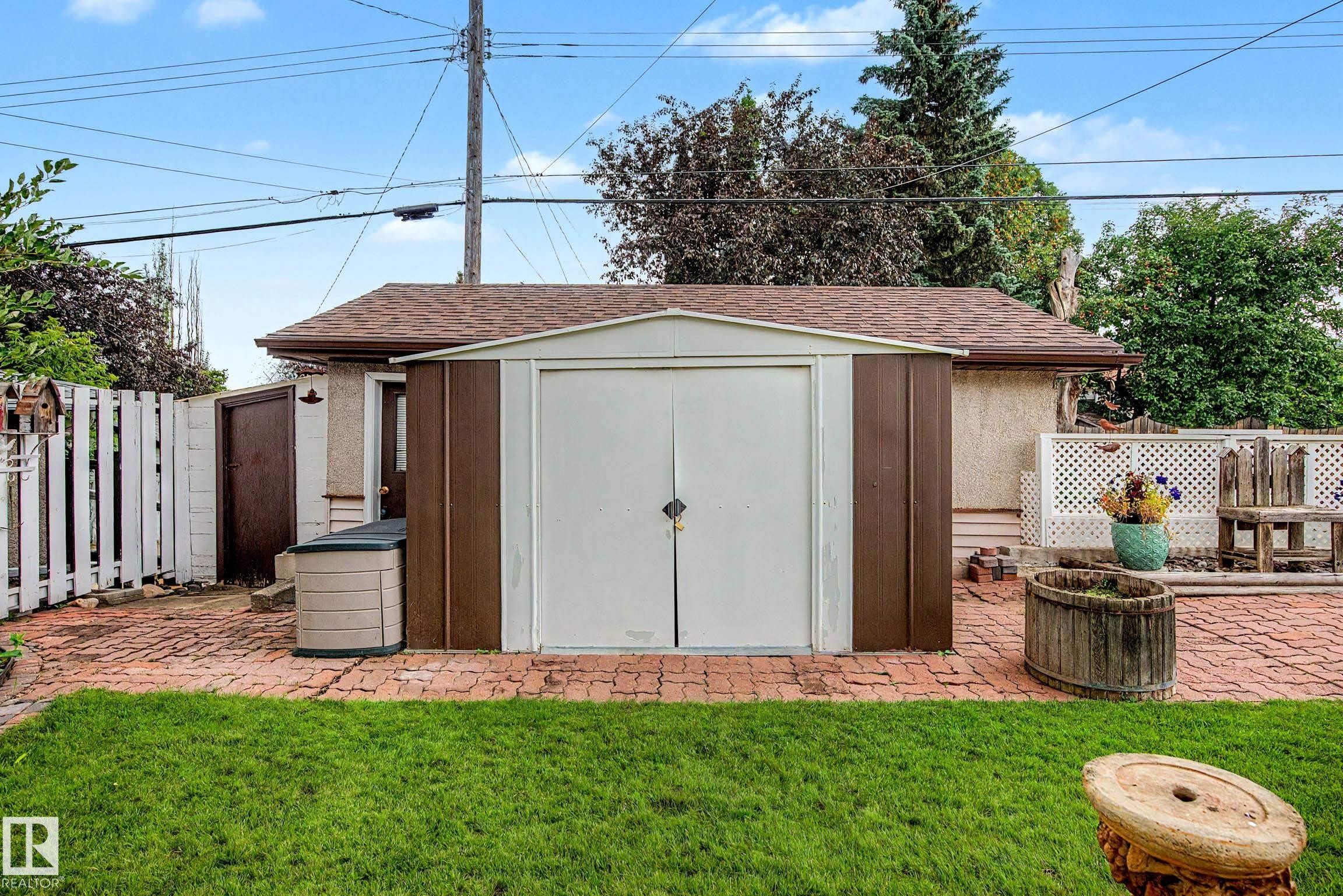 10715 50 Street Nw, Edmonton, AB - Outdoor