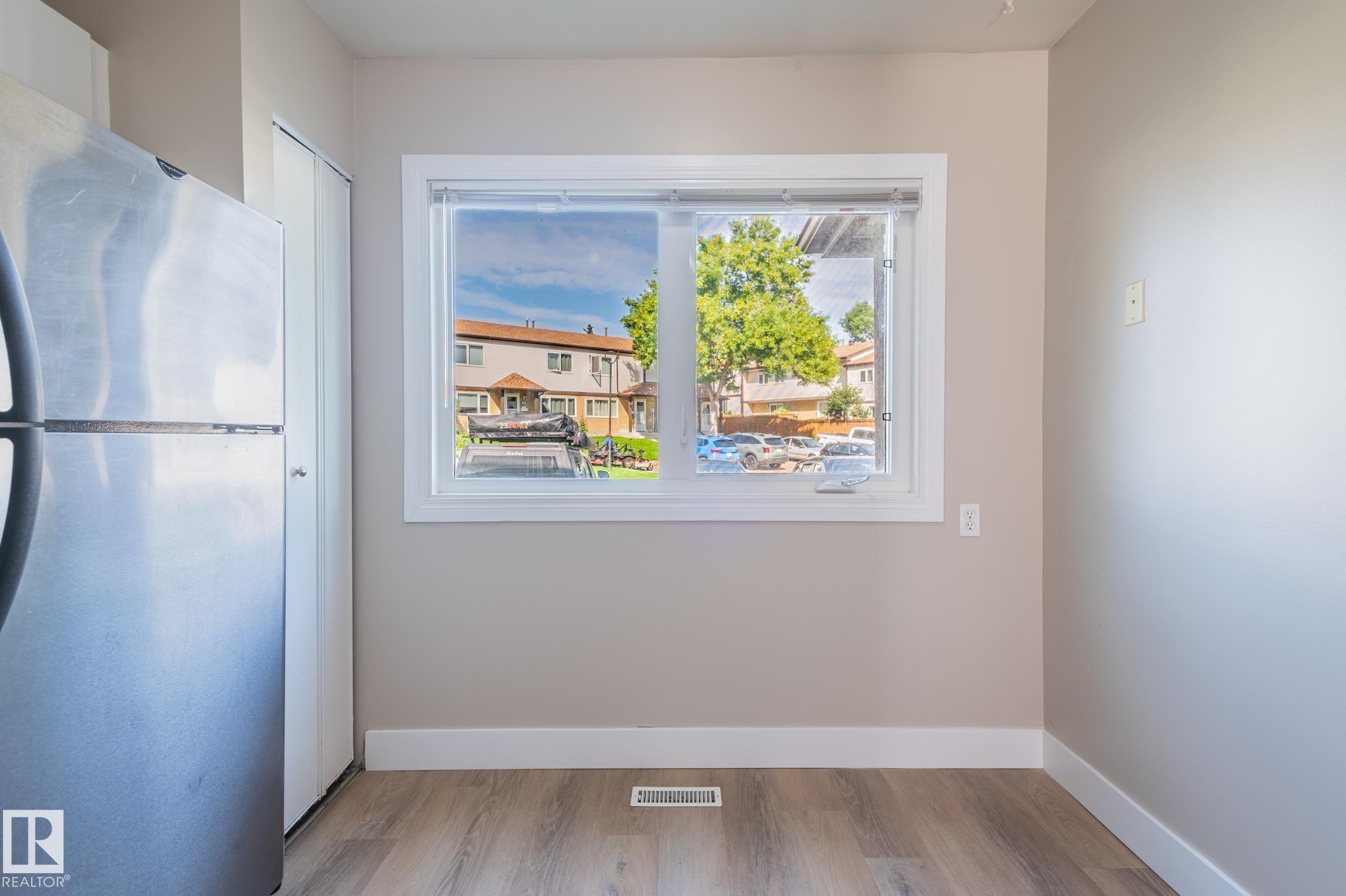 #34 14511 52 St Nw, Edmonton, AB - Indoor Photo Showing Other Room