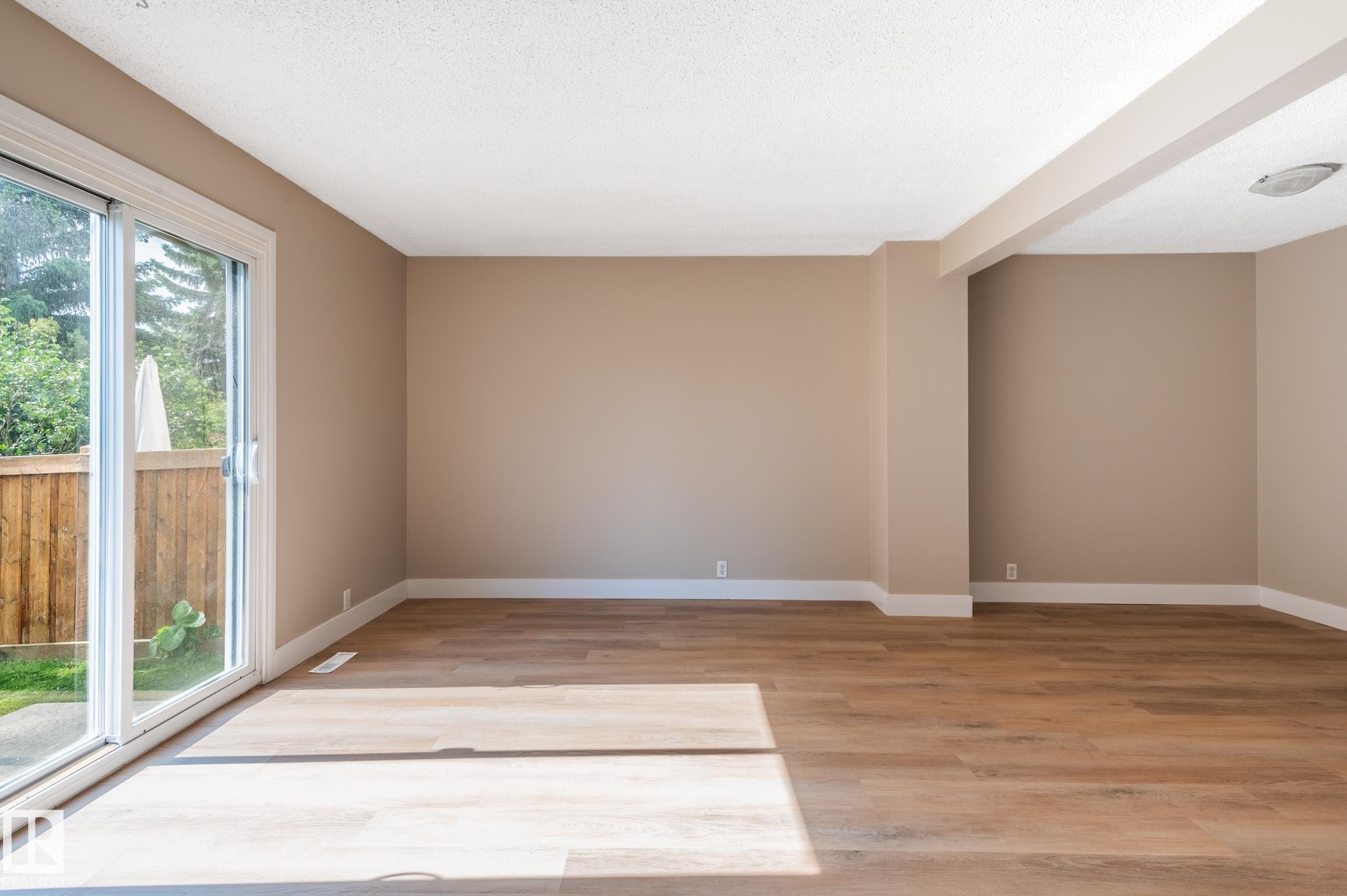 #34 14511 52 St Nw, Edmonton, AB - Indoor Photo Showing Other Room