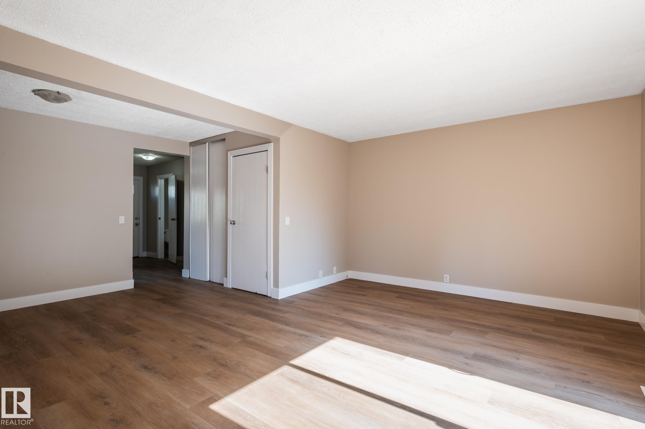 #34 14511 52 St Nw, Edmonton, AB - Indoor Photo Showing Other Room