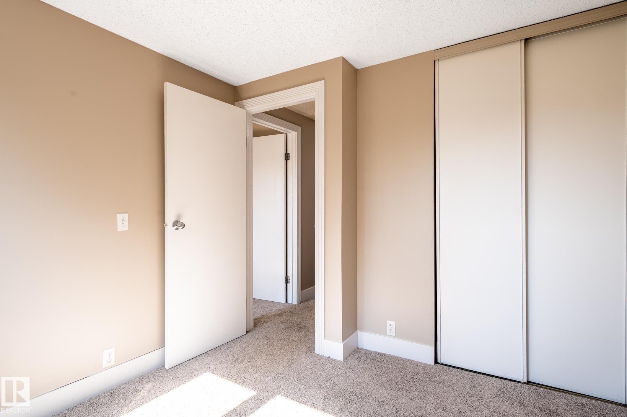 #34 14511 52 St Nw, Edmonton, AB - Indoor Photo Showing Other Room