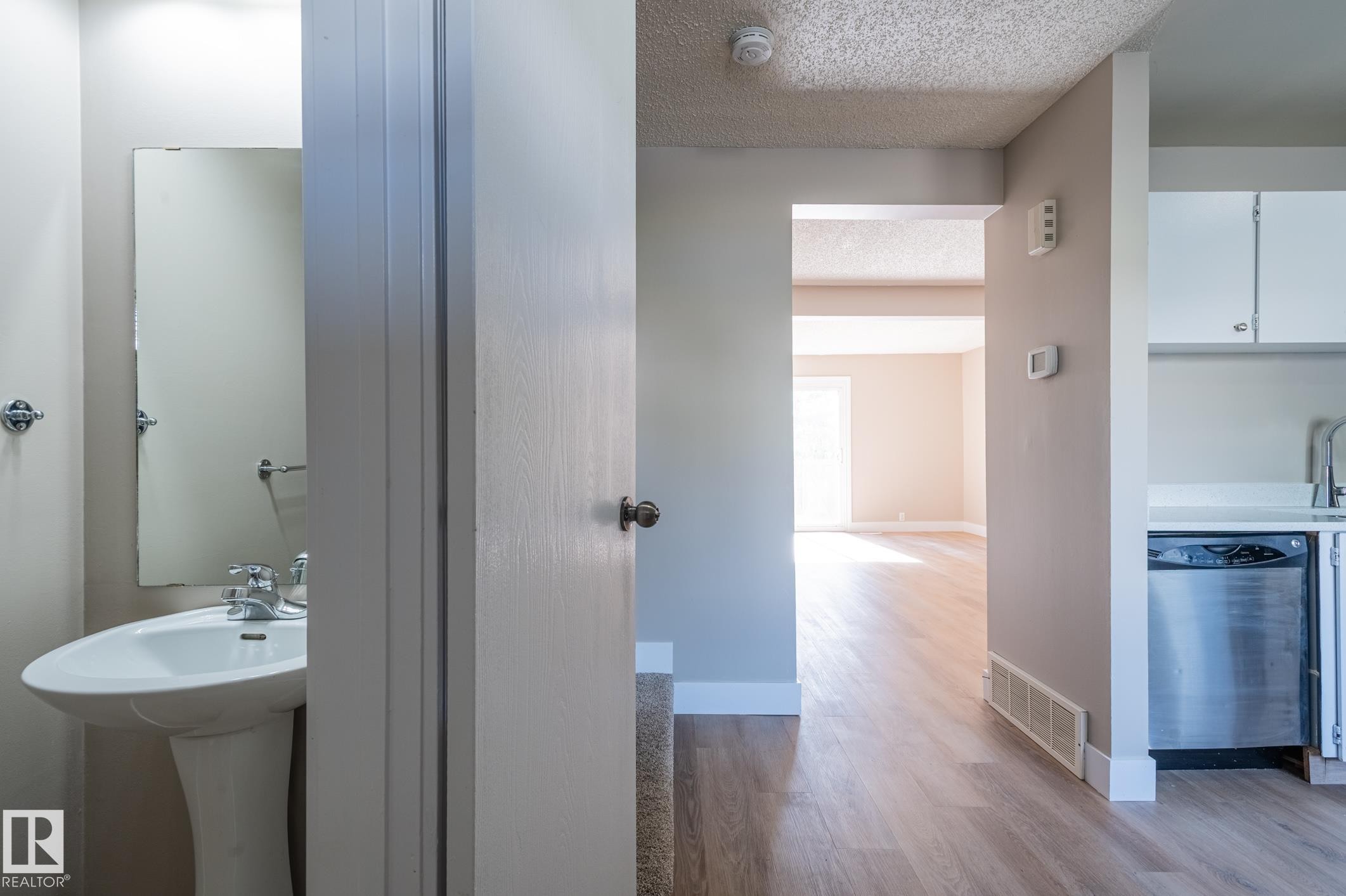 #34 14511 52 St Nw, Edmonton, AB - Indoor Photo Showing Bathroom