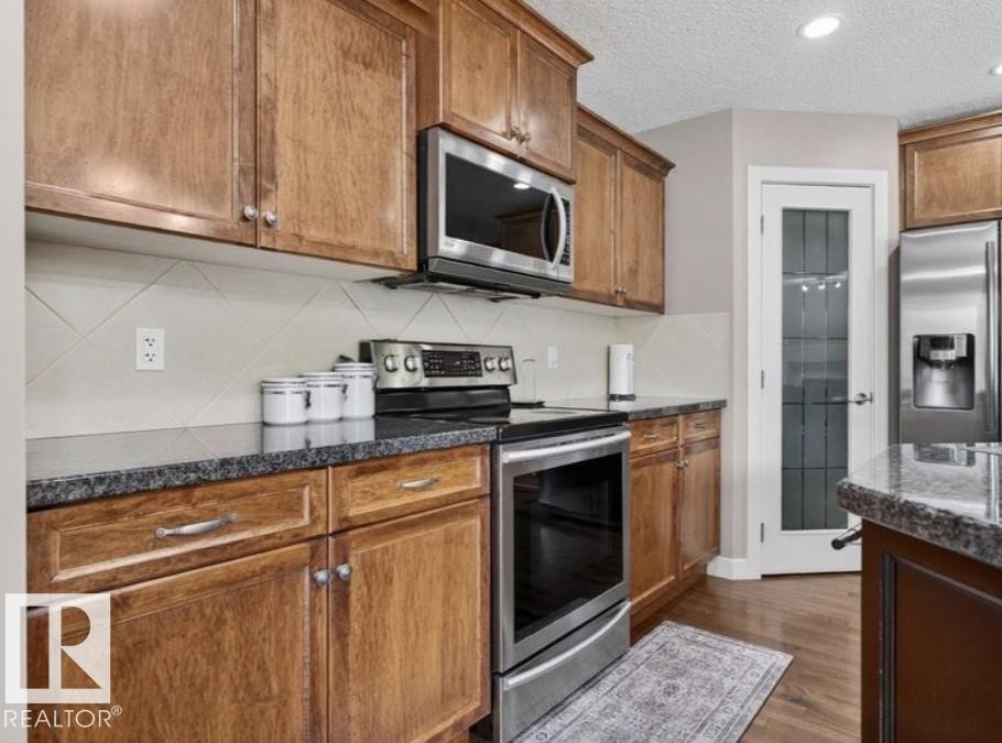 6811 19 Avenue Sw, Edmonton, AB - Indoor Photo Showing Kitchen