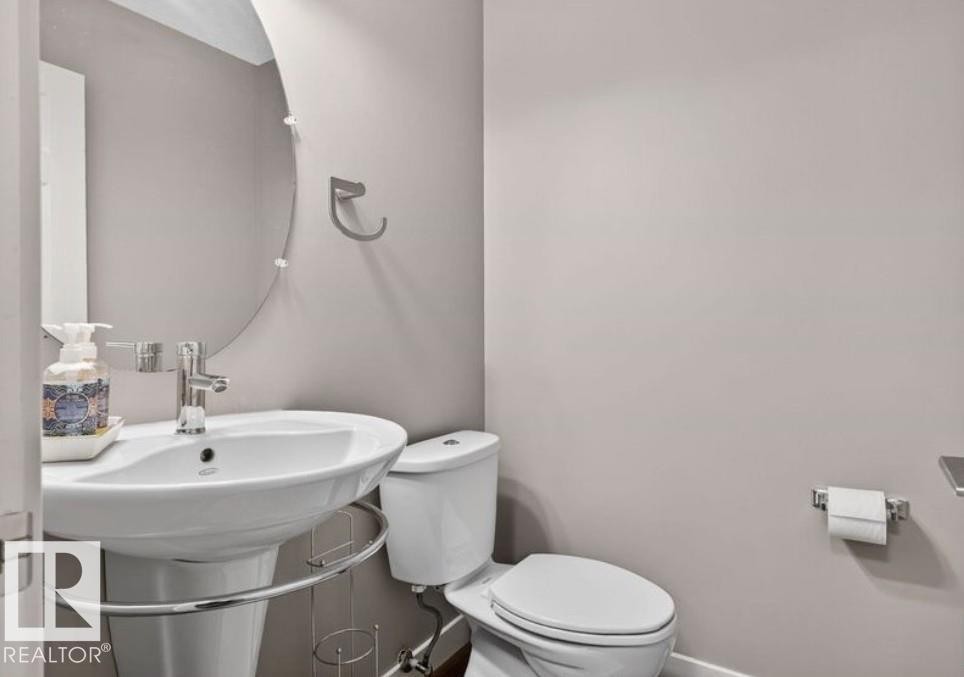 6811 19 Avenue Sw, Edmonton, AB - Indoor Photo Showing Bathroom