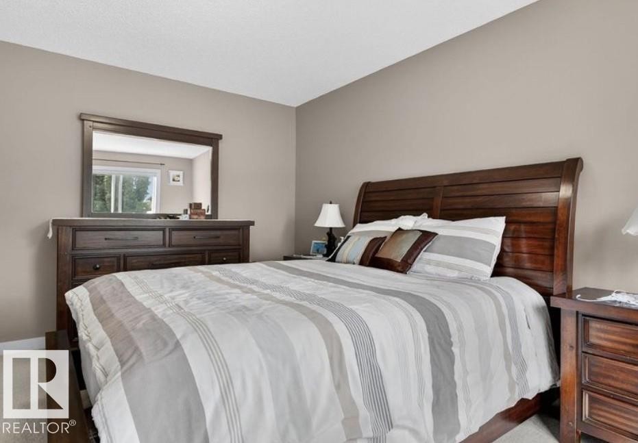 6811 19 Avenue Sw, Edmonton, AB - Indoor Photo Showing Bedroom