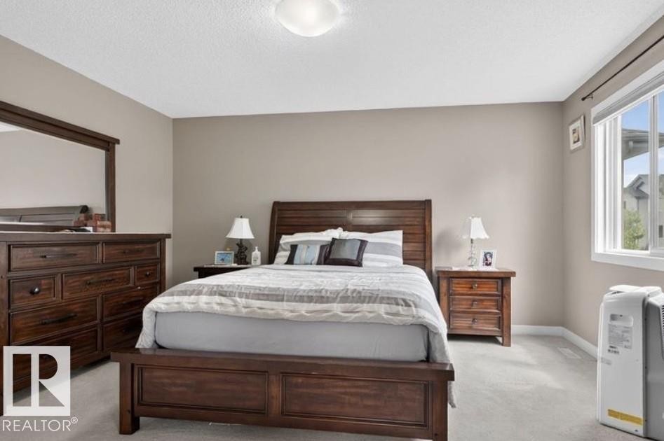 6811 19 Avenue Sw, Edmonton, AB - Indoor Photo Showing Bedroom