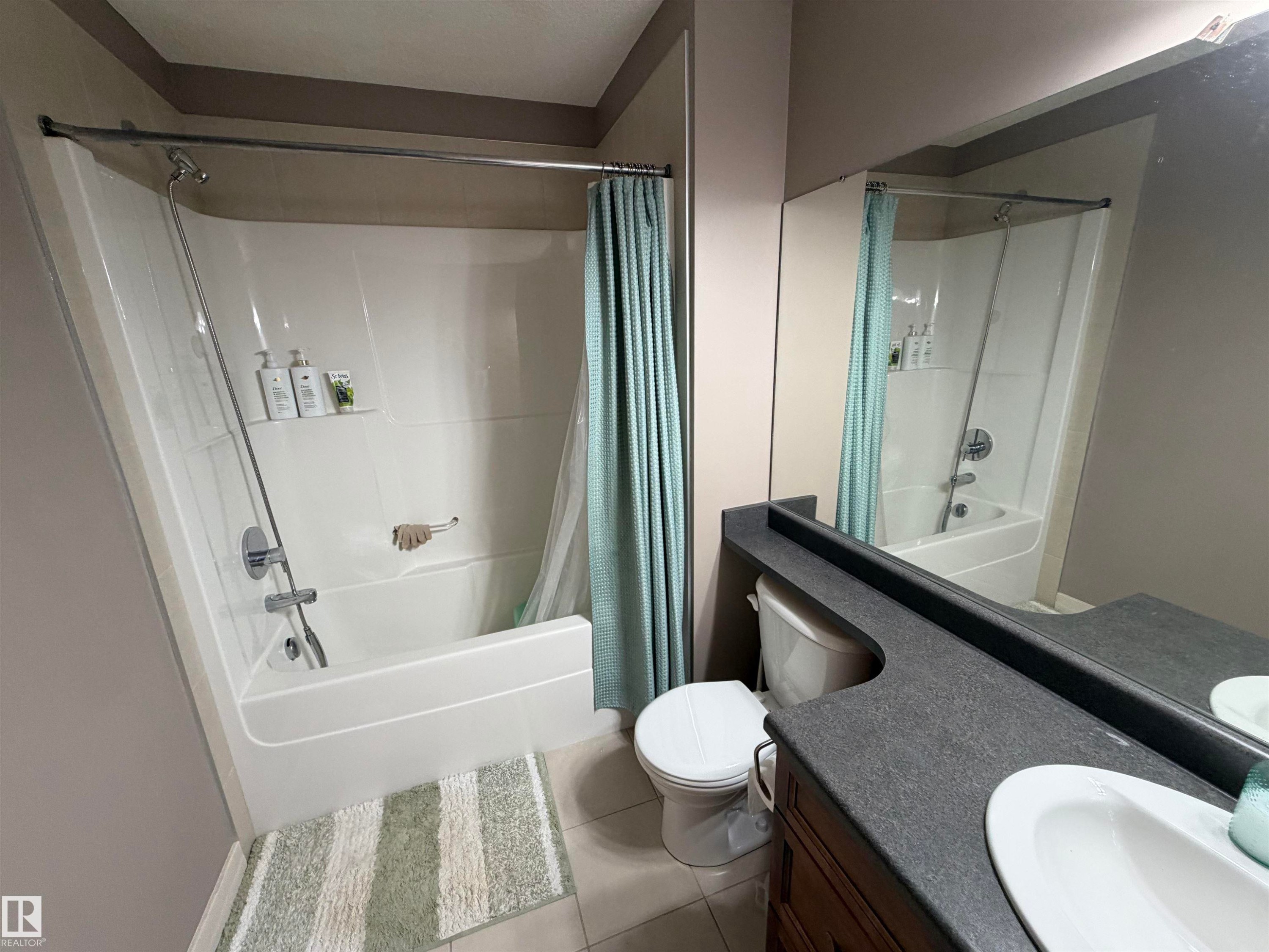 6811 19 Avenue Sw, Edmonton, AB - Indoor Photo Showing Bathroom
