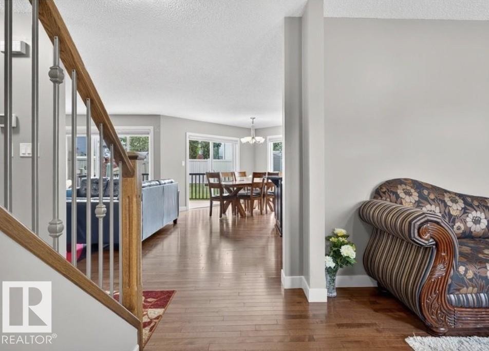 6811 19 Avenue Sw, Edmonton, AB - Indoor Photo Showing Other Room