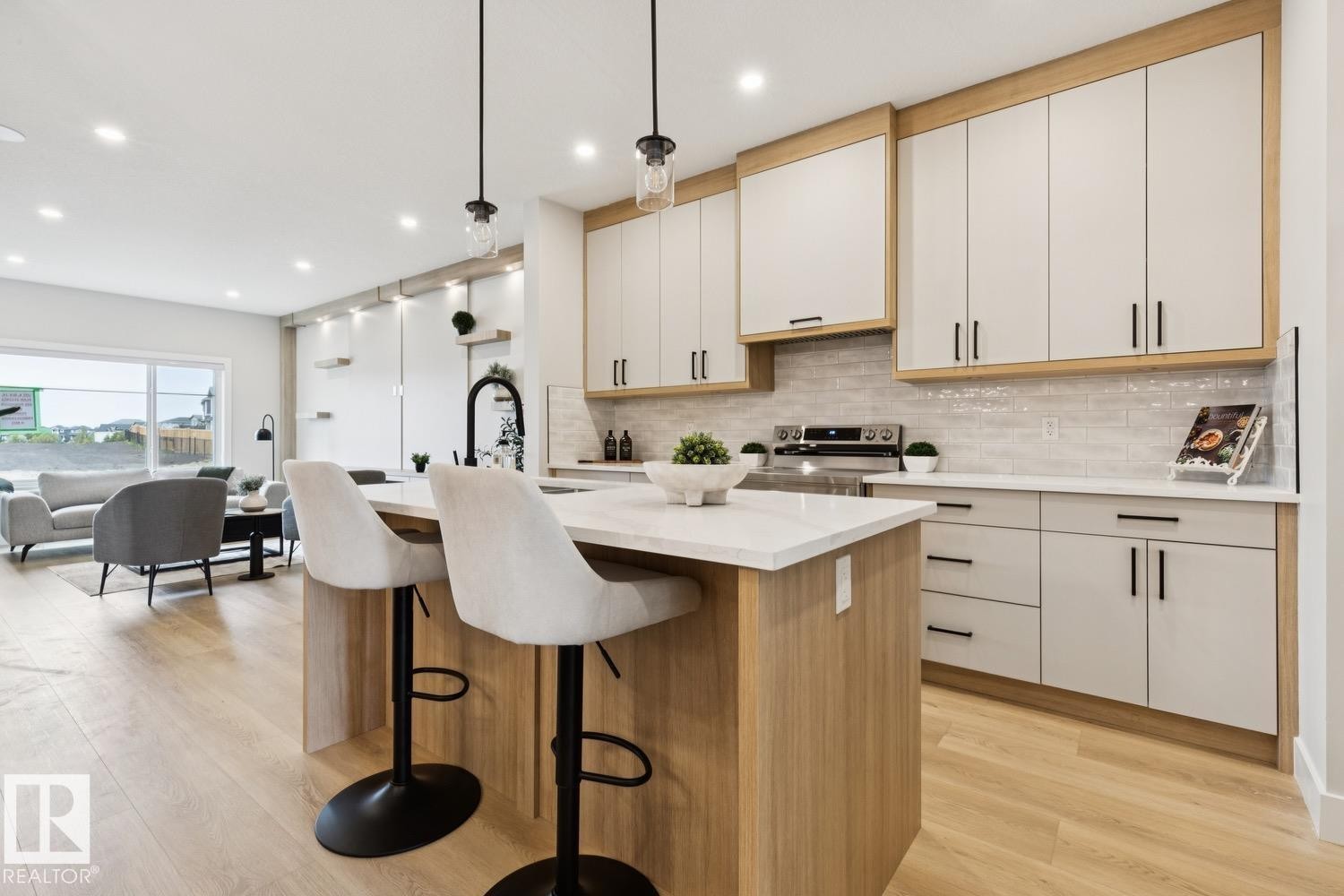 490 Robinson Boulevard, Leduc, AB - Indoor Photo Showing Kitchen With Upgraded Kitchen