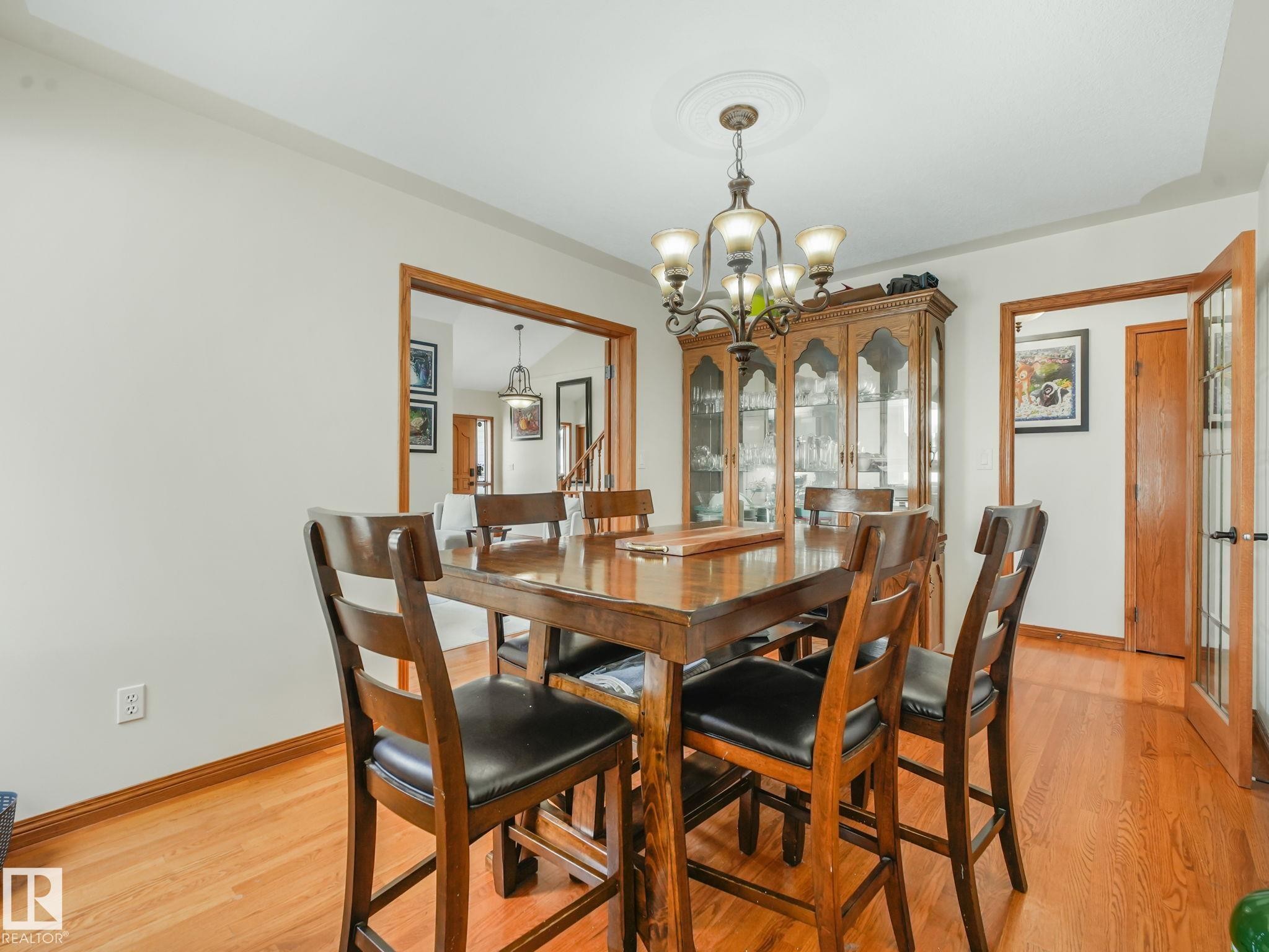 2824 37 Street Nw, Edmonton, AB - Indoor Photo Showing Dining Room