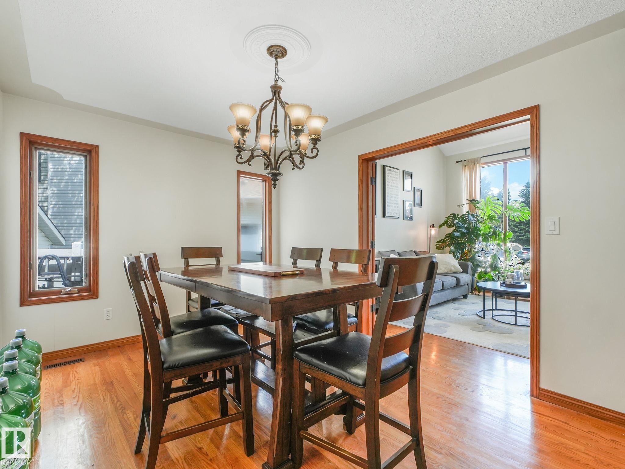 2824 37 Street Nw, Edmonton, AB - Indoor Photo Showing Dining Room