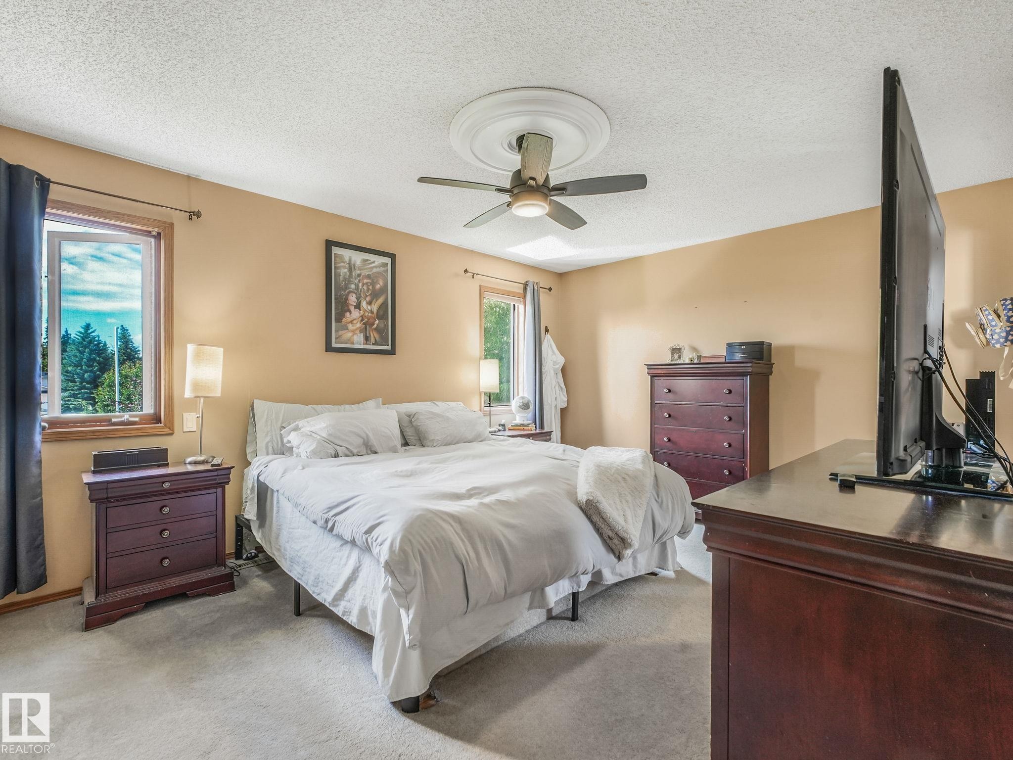 2824 37 Street Nw, Edmonton, AB - Indoor Photo Showing Bedroom