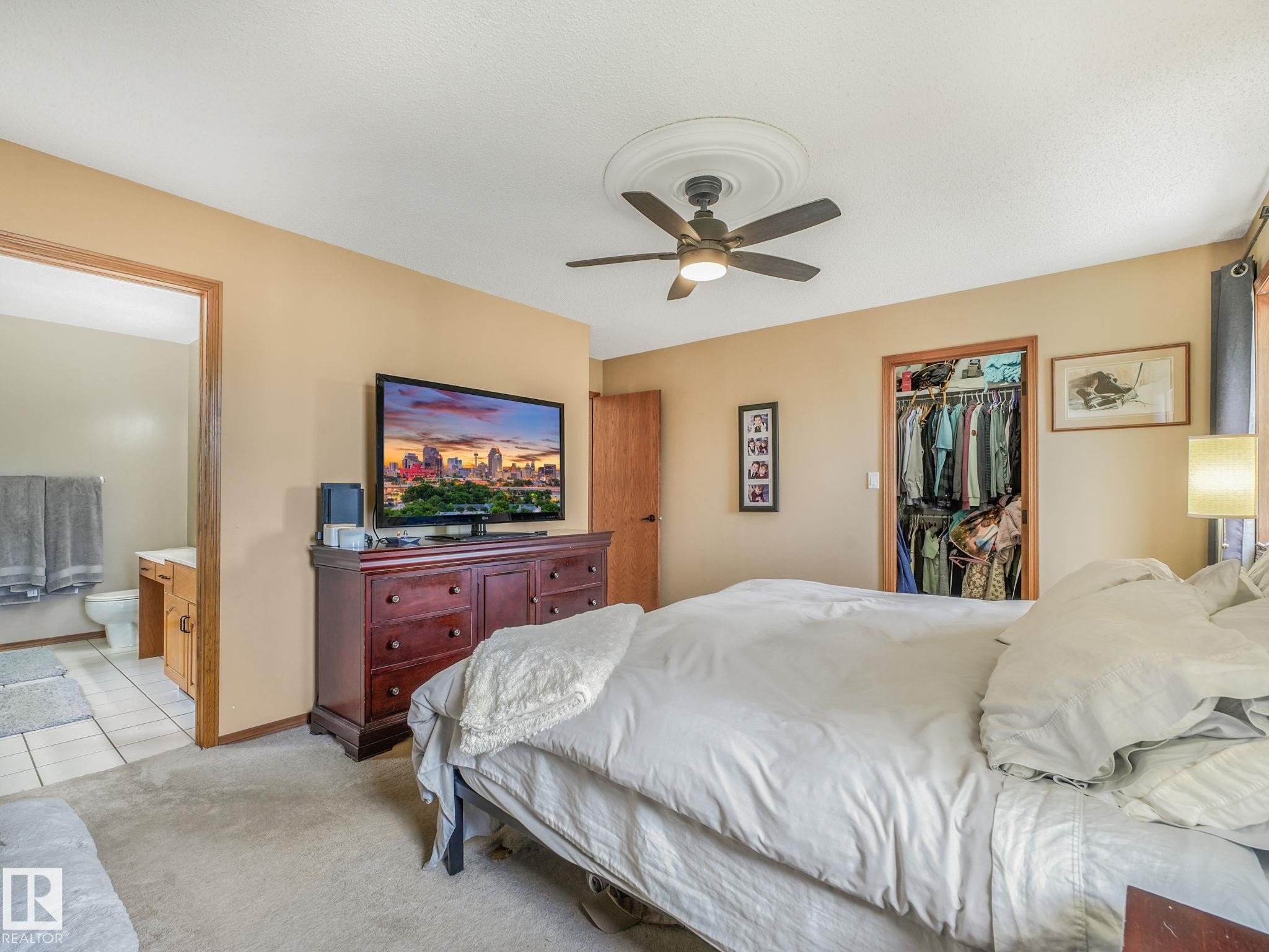 2824 37 Street Nw, Edmonton, AB - Indoor Photo Showing Bedroom