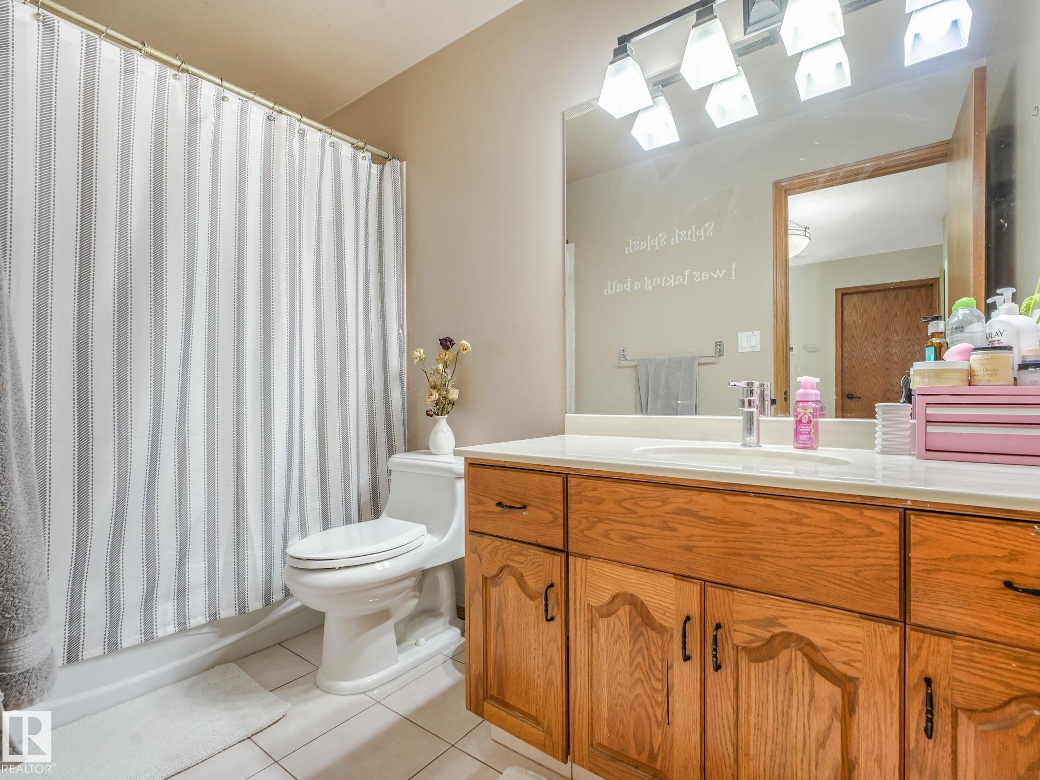 2824 37 Street Nw, Edmonton, AB - Indoor Photo Showing Bathroom