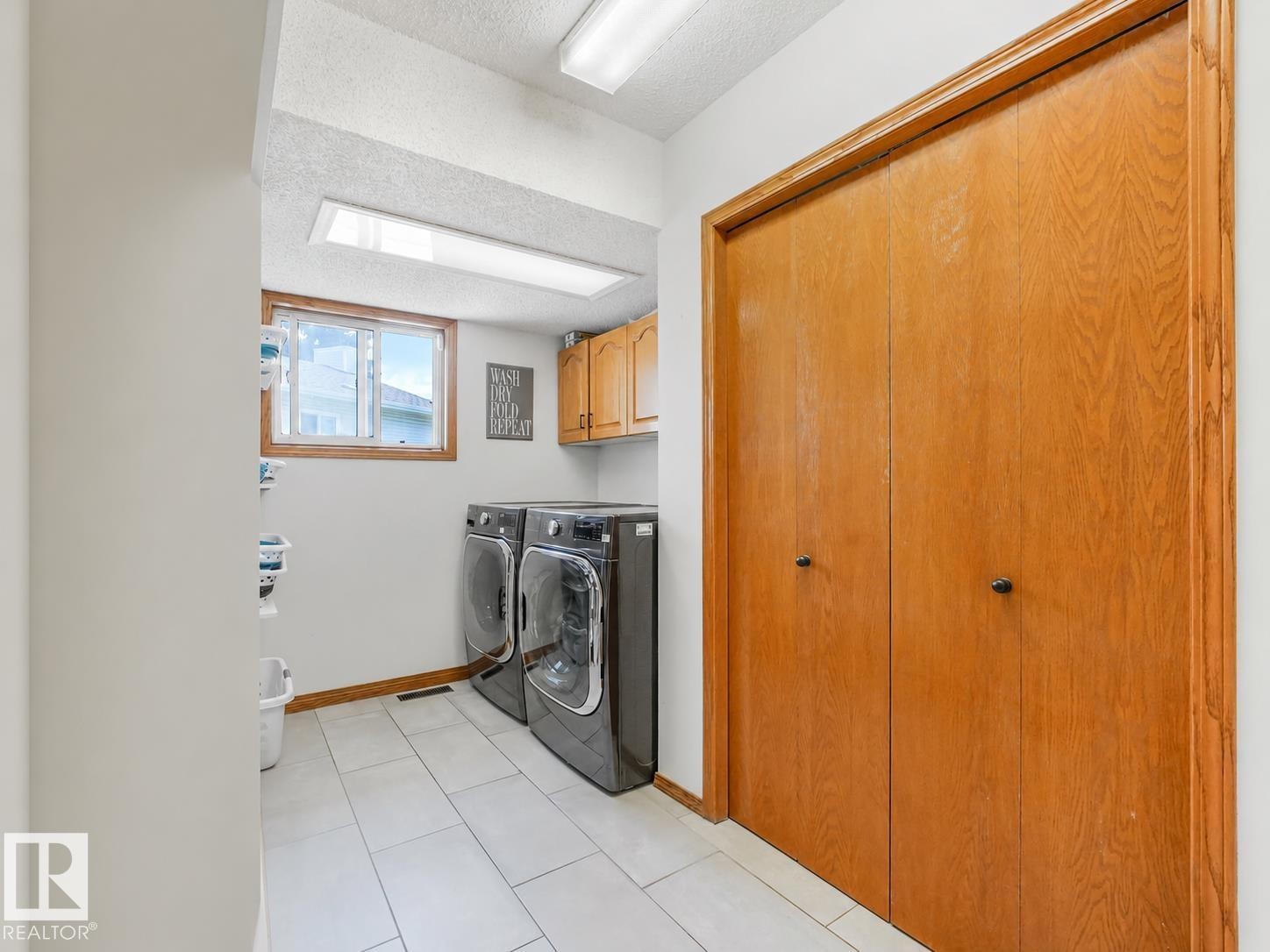 2824 37 Street Nw, Edmonton, AB - Indoor Photo Showing Laundry Room