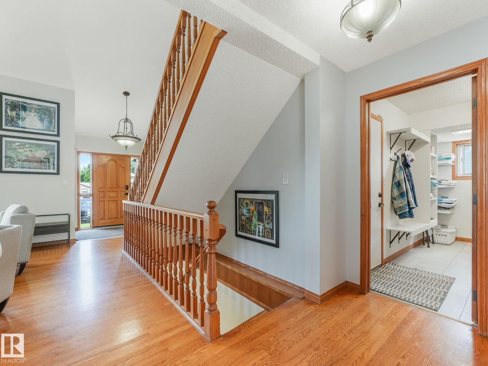 2824 37 Street Nw, Edmonton, AB - Indoor Photo Showing Other Room