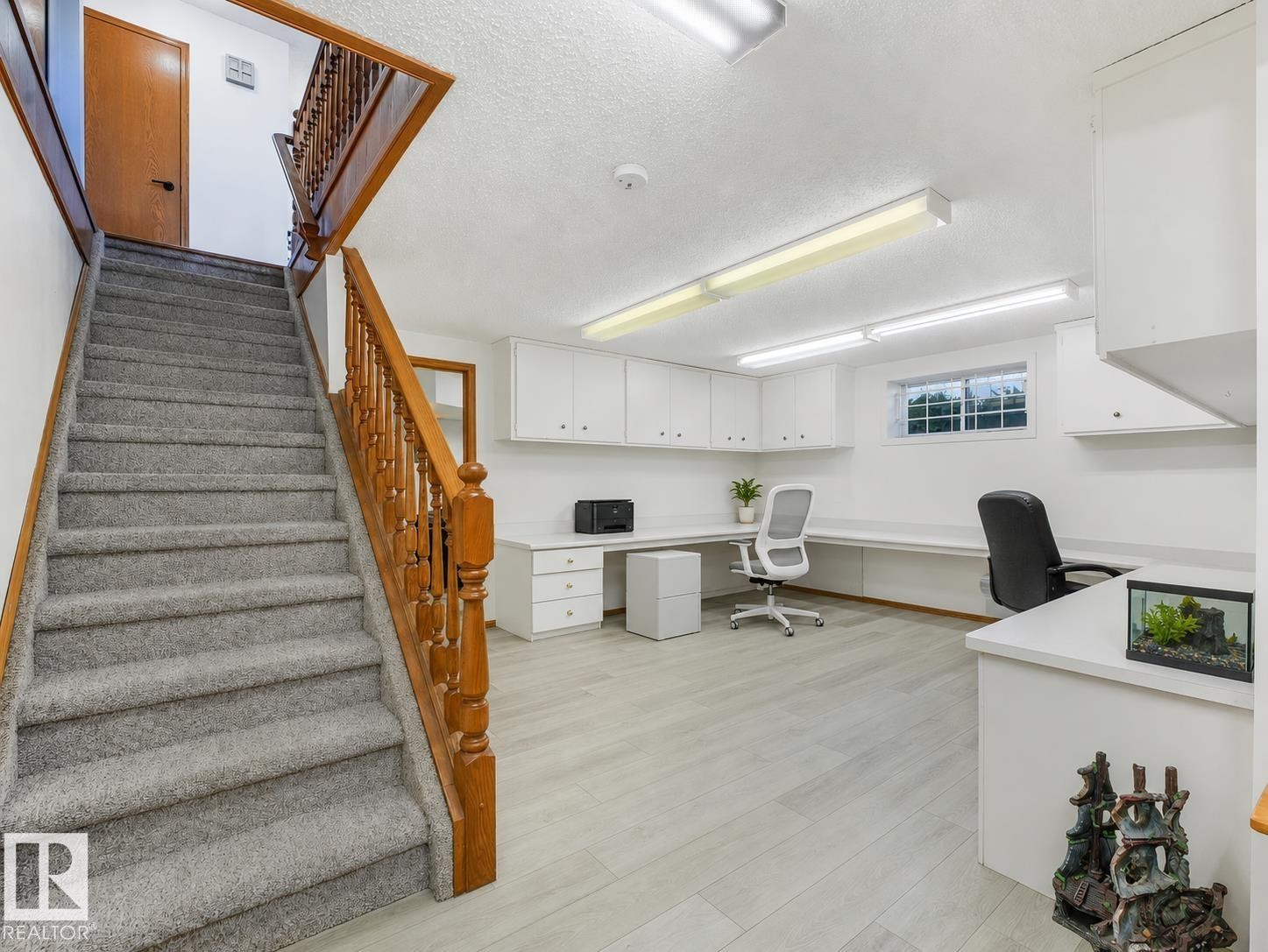 2824 37 Street Nw, Edmonton, AB - Indoor