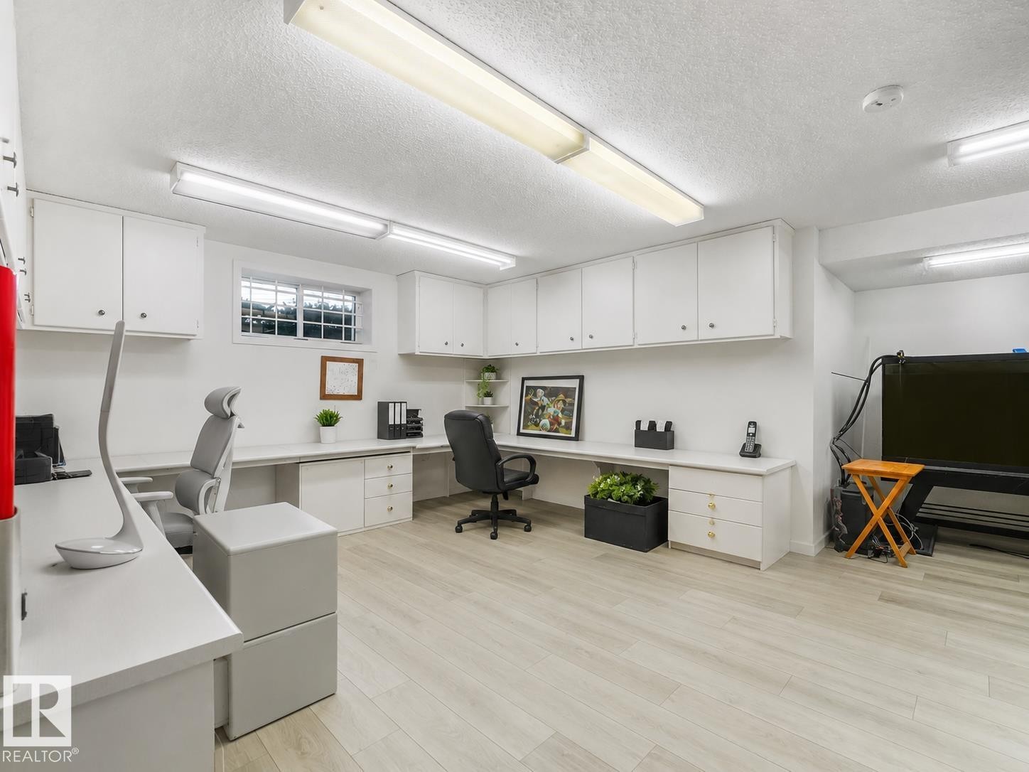 2824 37 Street Nw, Edmonton, AB - Indoor Photo Showing Office