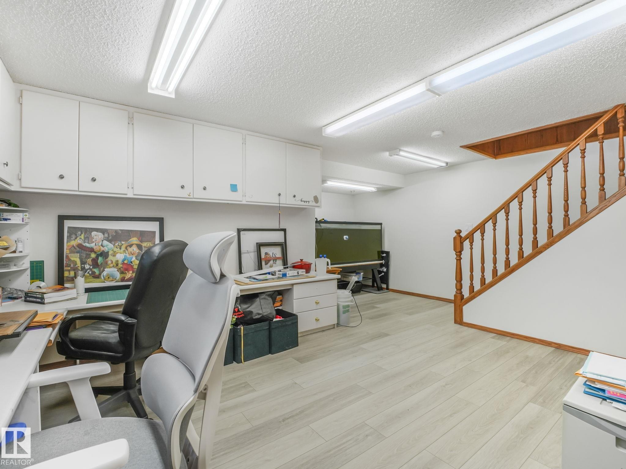 2824 37 Street Nw, Edmonton, AB - Indoor