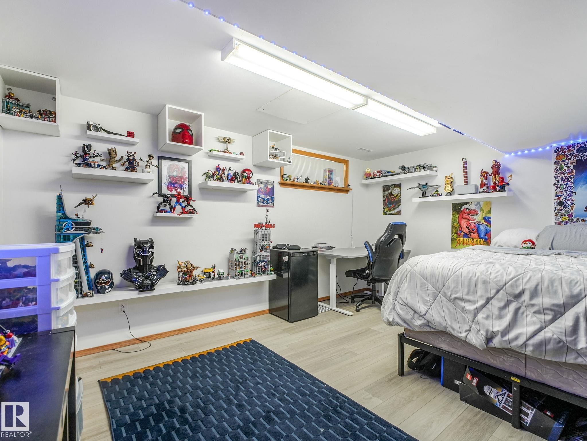 2824 37 Street Nw, Edmonton, AB - Indoor